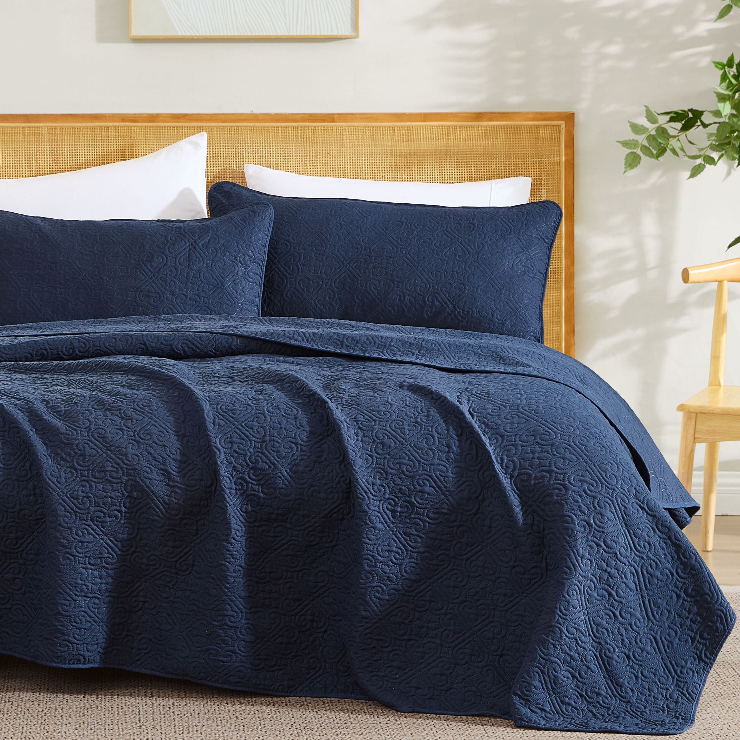 HLC.me LRNZ-KG-NAVY Lorenzo - 3 Piece Soft Quilt Set - Lightweight Interlocked Machine Washable Bedspread Coverlet