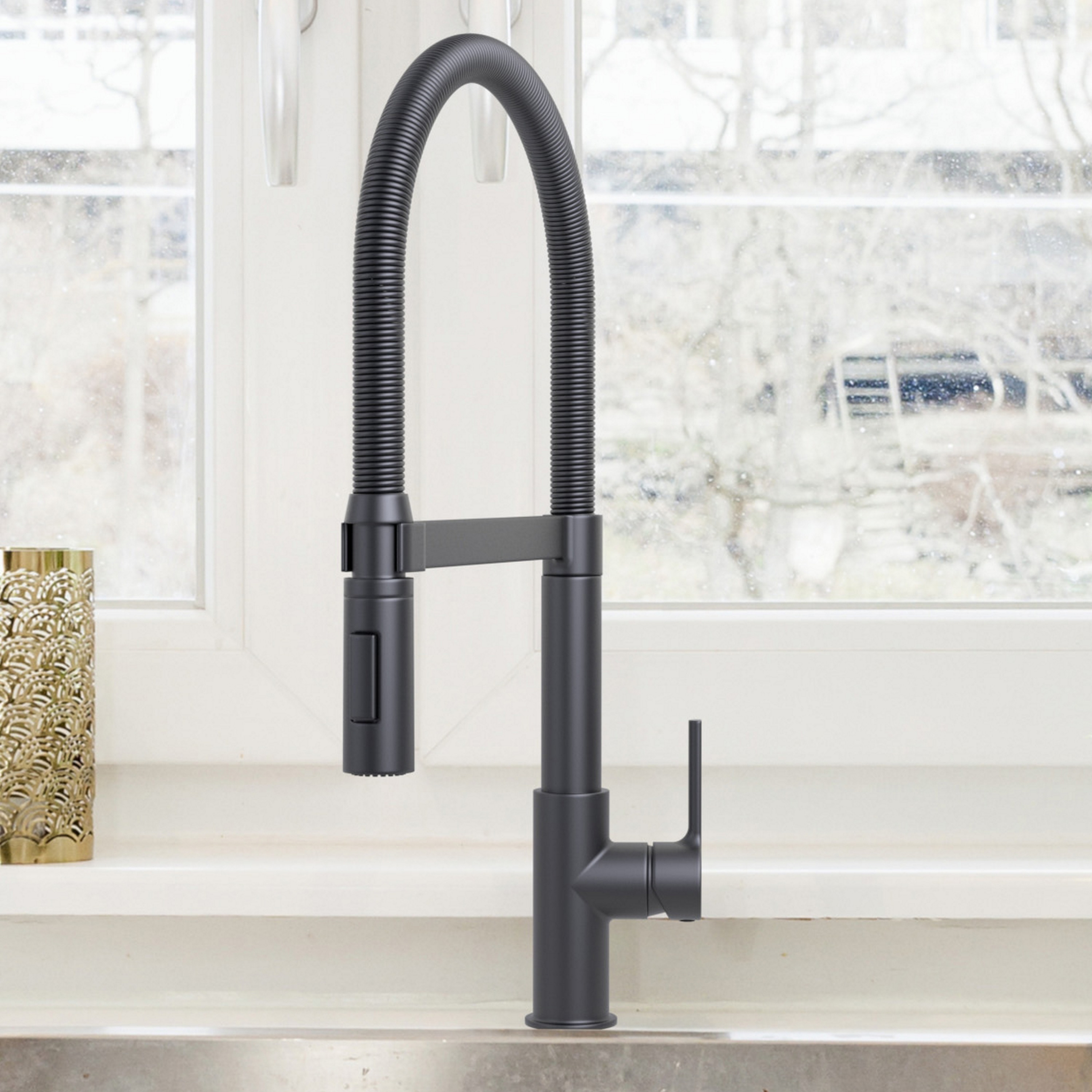 Origin 21 FP1B4207BL Cayson Matte Black Single Handle Deck-mount Pull-down Kitchen Faucet with Sprayer ( Deck Plate Included )
