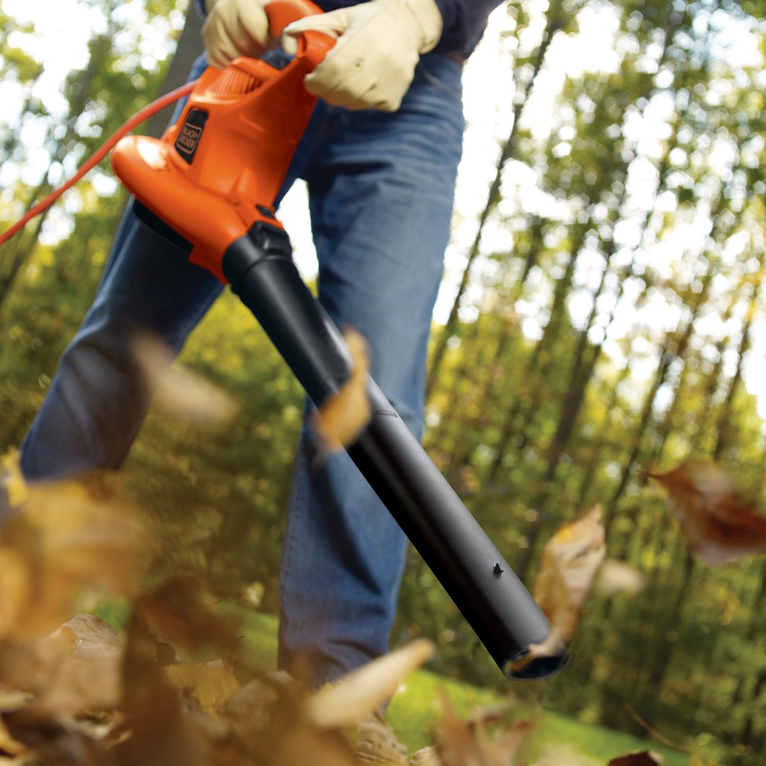 BLACK+DECKER 400-CFM 250-MPH Corded Electric Handheld Leaf Blower in the Leaf  Blowers department at