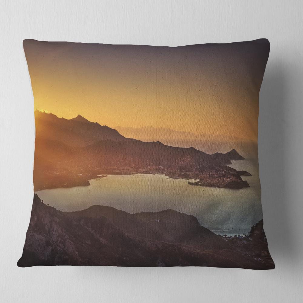 Designart CU11361-18-18 18-in x 18-in Red Indoor Decorative Pillow