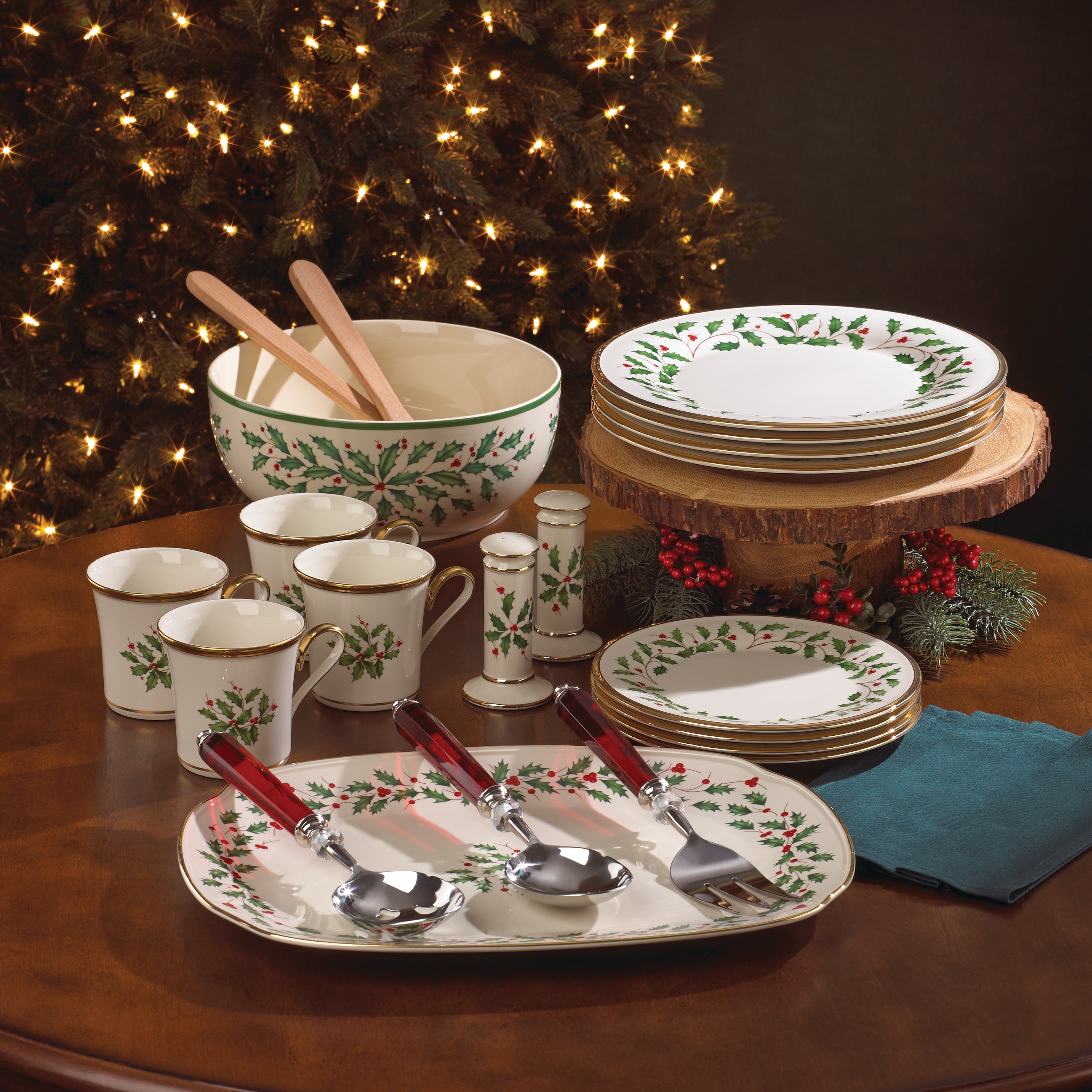 Lenox Holiday 12-Piece Porcelain Dinnerware Set with Gold Detailing