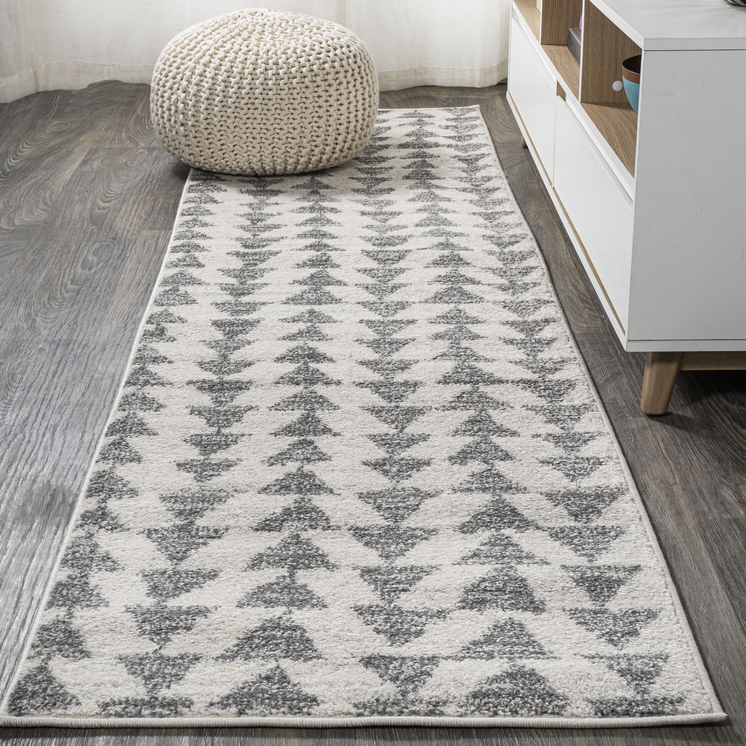JONATHAN  Y MOH206B-28 Moroccan HYPE Aisha Triangle 2 x 8 (ft) Loomed Polypropylene Cream/Gray Rectangular Indoor Geometric Bohemian/Eclectic Runner rug