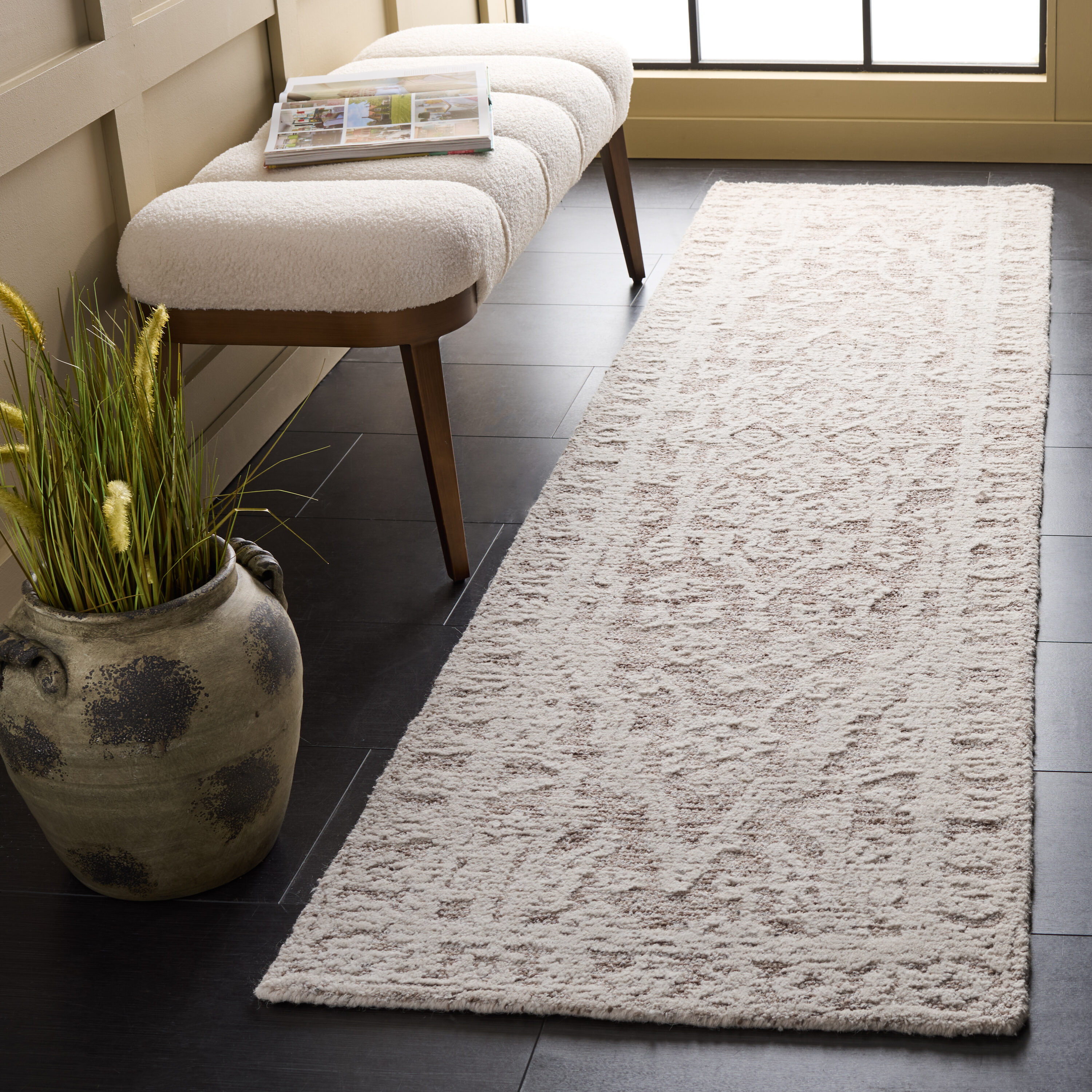  Ebony 234 Ivory/Brown Traditional 2ft-3in x 9ft Runner Rug