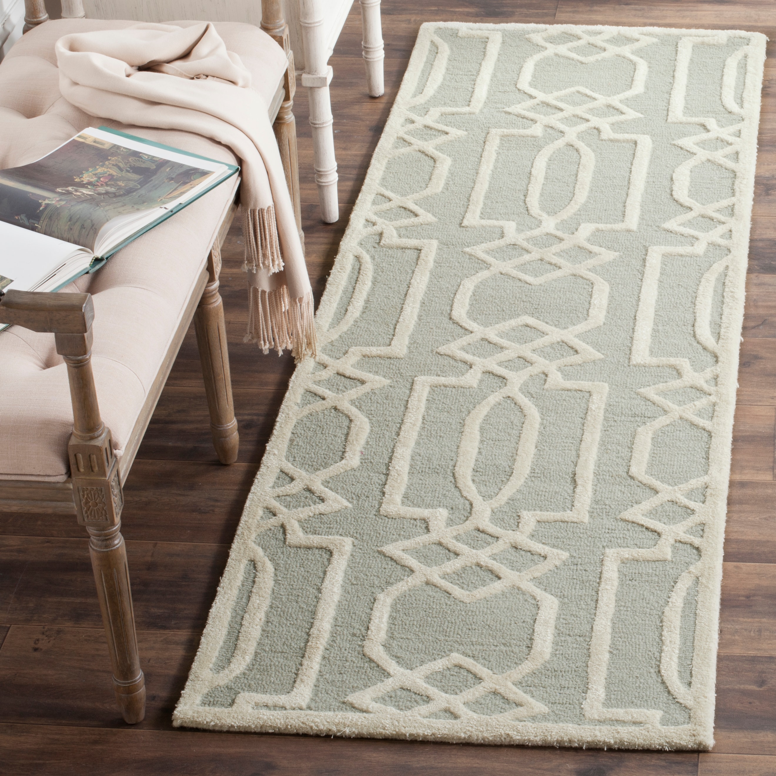 Safavieh BEL138B-27 Bella Soma 2 x 7 (ft) Tufted Wool Gray/Ivory Rectangular Indoor Geometric Farmhouse/Cottage Runner rug