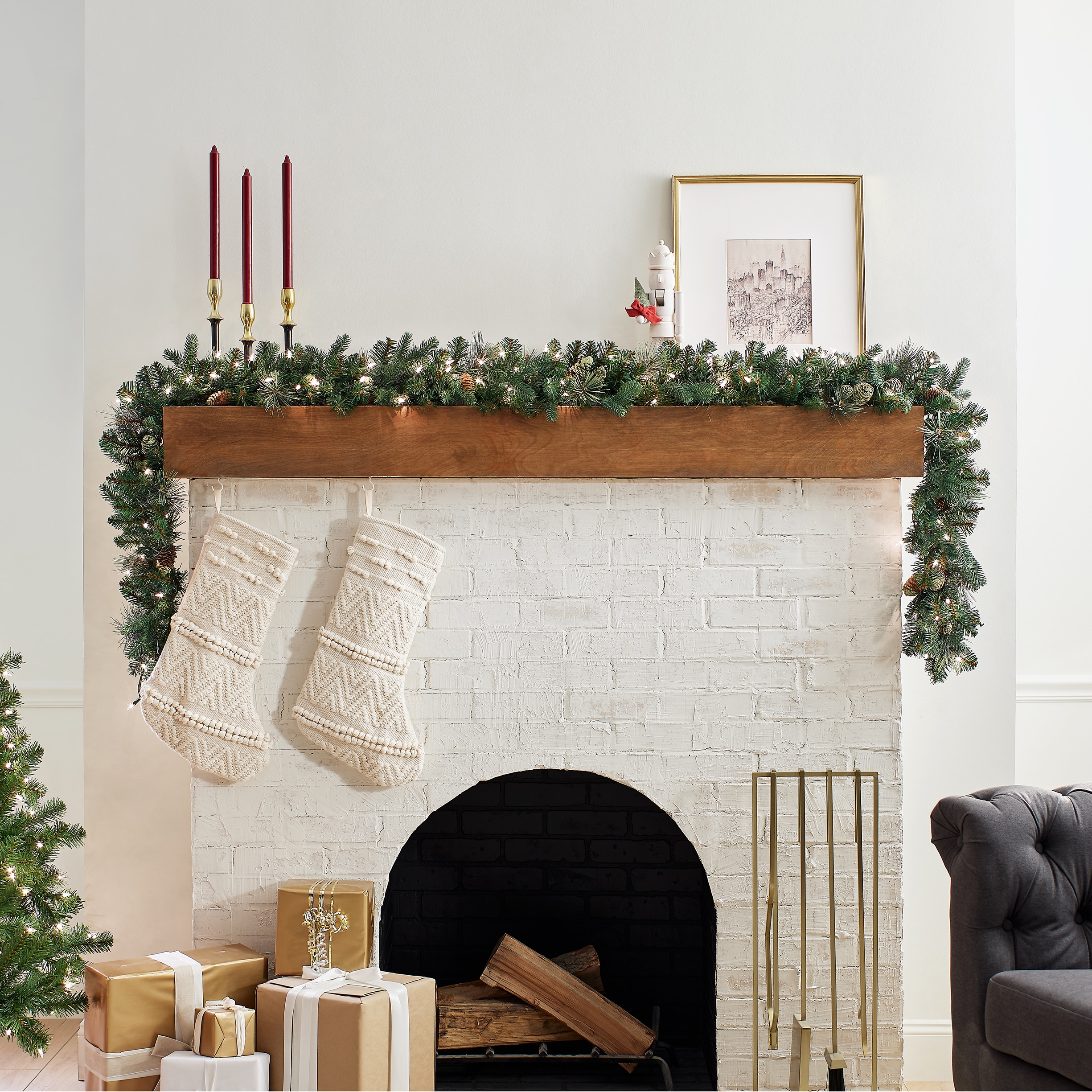Carolina Pine Festive Pre-Lit Garland with Pine Cones, 9 ft.