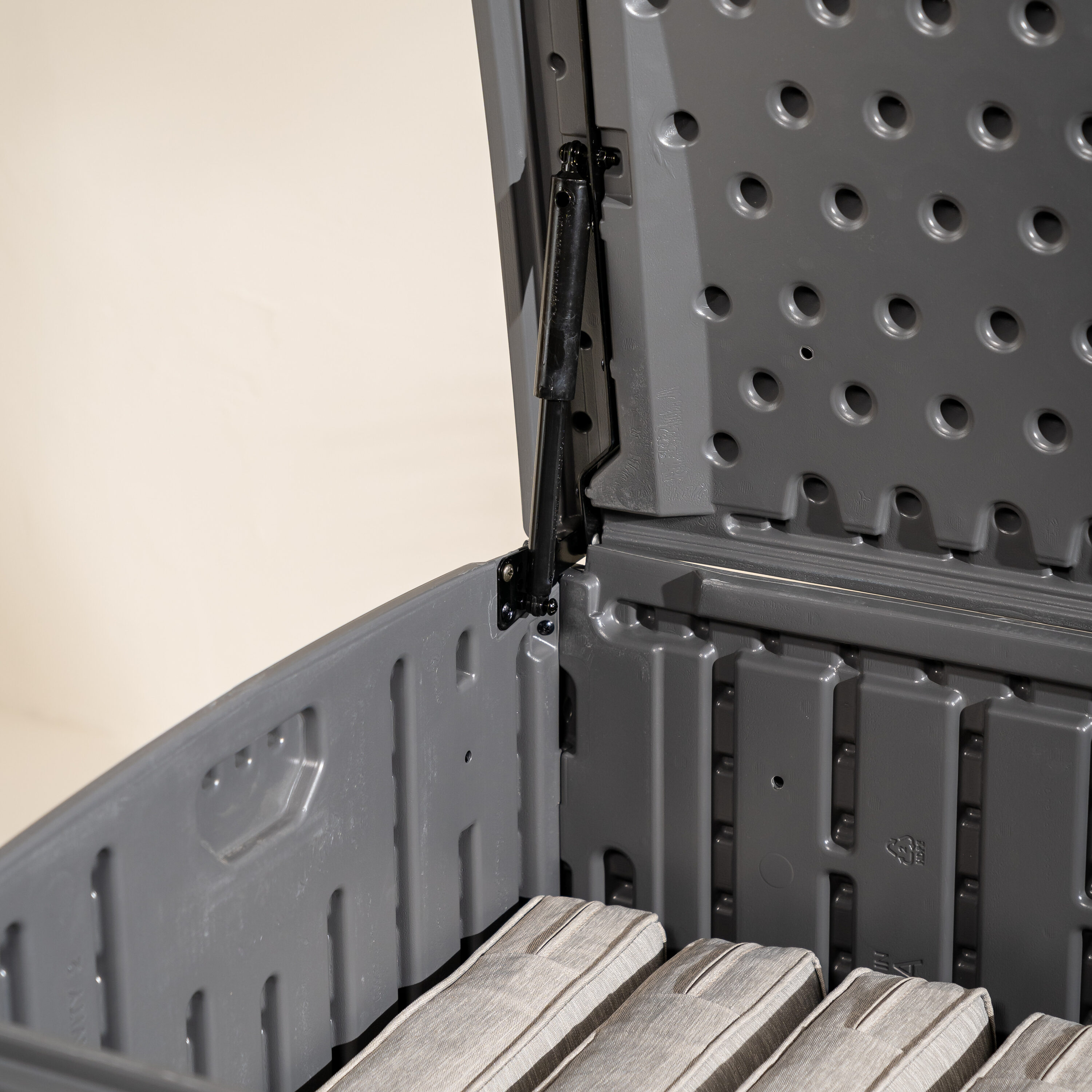 Suncast BMDB200P Deck-Boxes - View #14