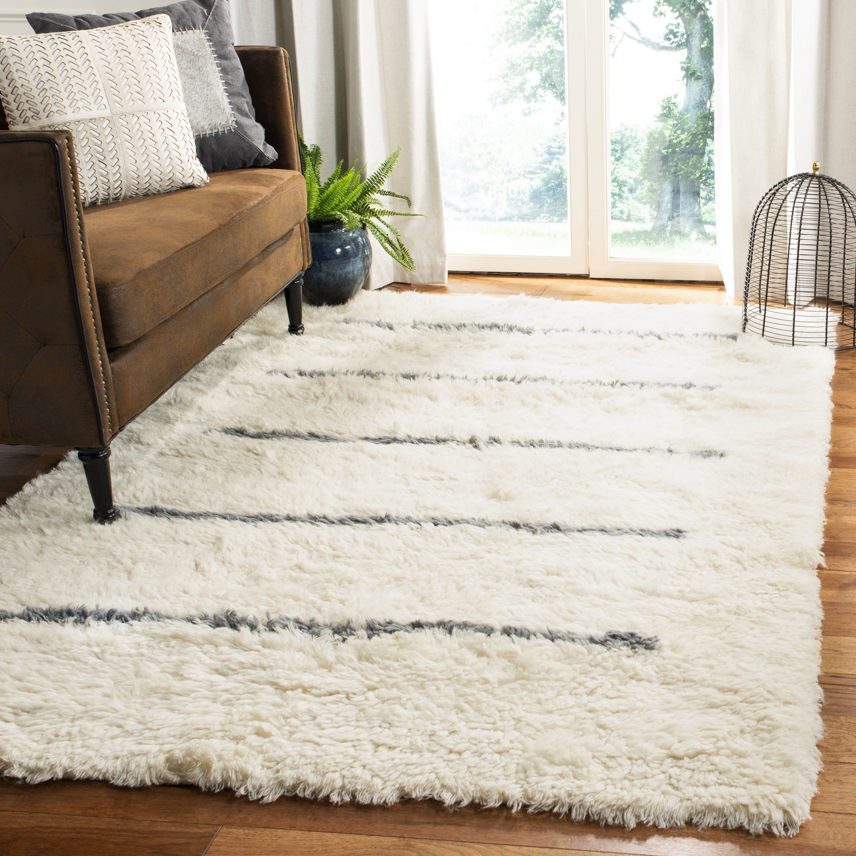 Kenya Ivory and Grey 6' x 9' Hand-Knotted Wool Area Rug