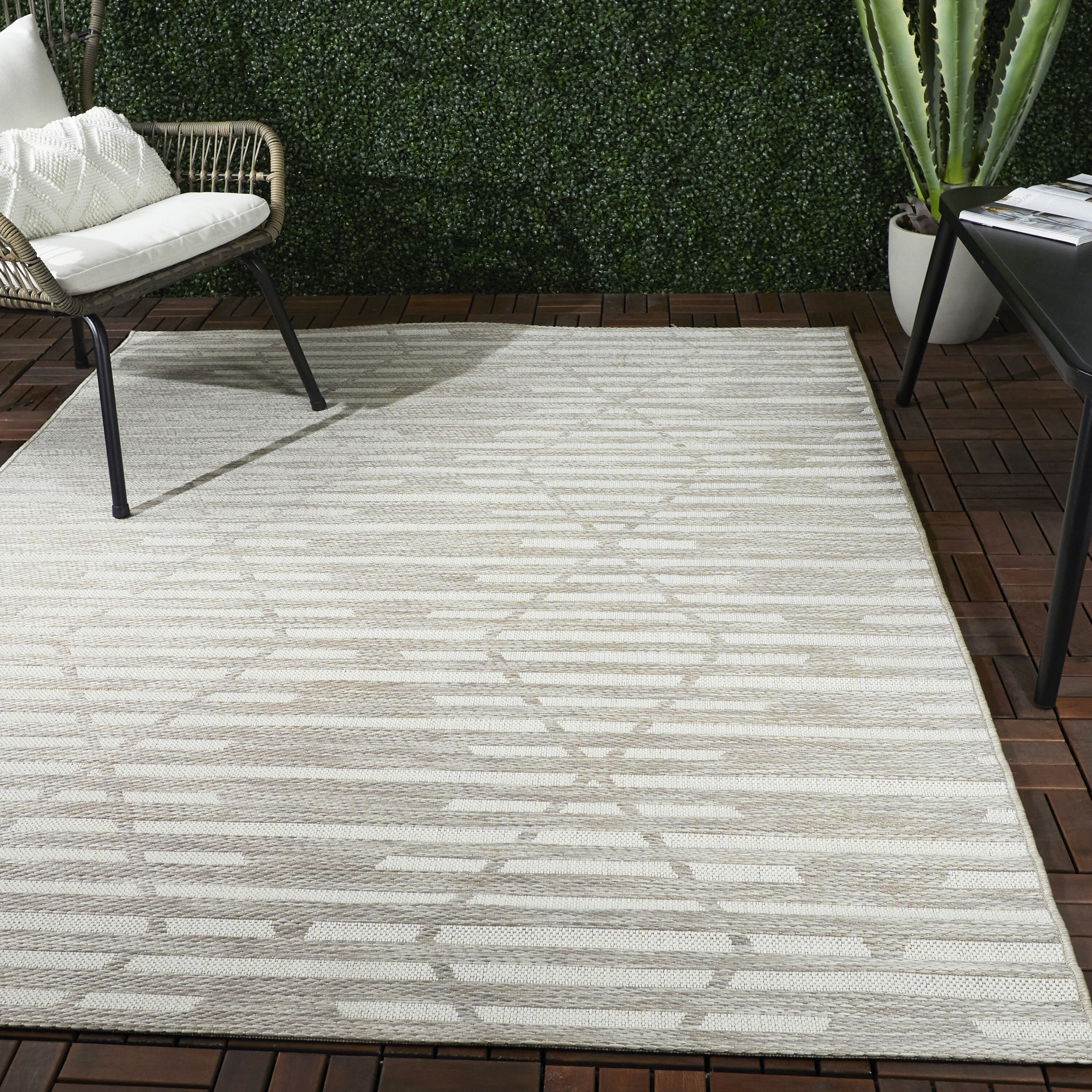 Balta 5 X 7 (ft) Tan Indoor/Outdoor Trellis Area Rug 3095580 at Lowes.com