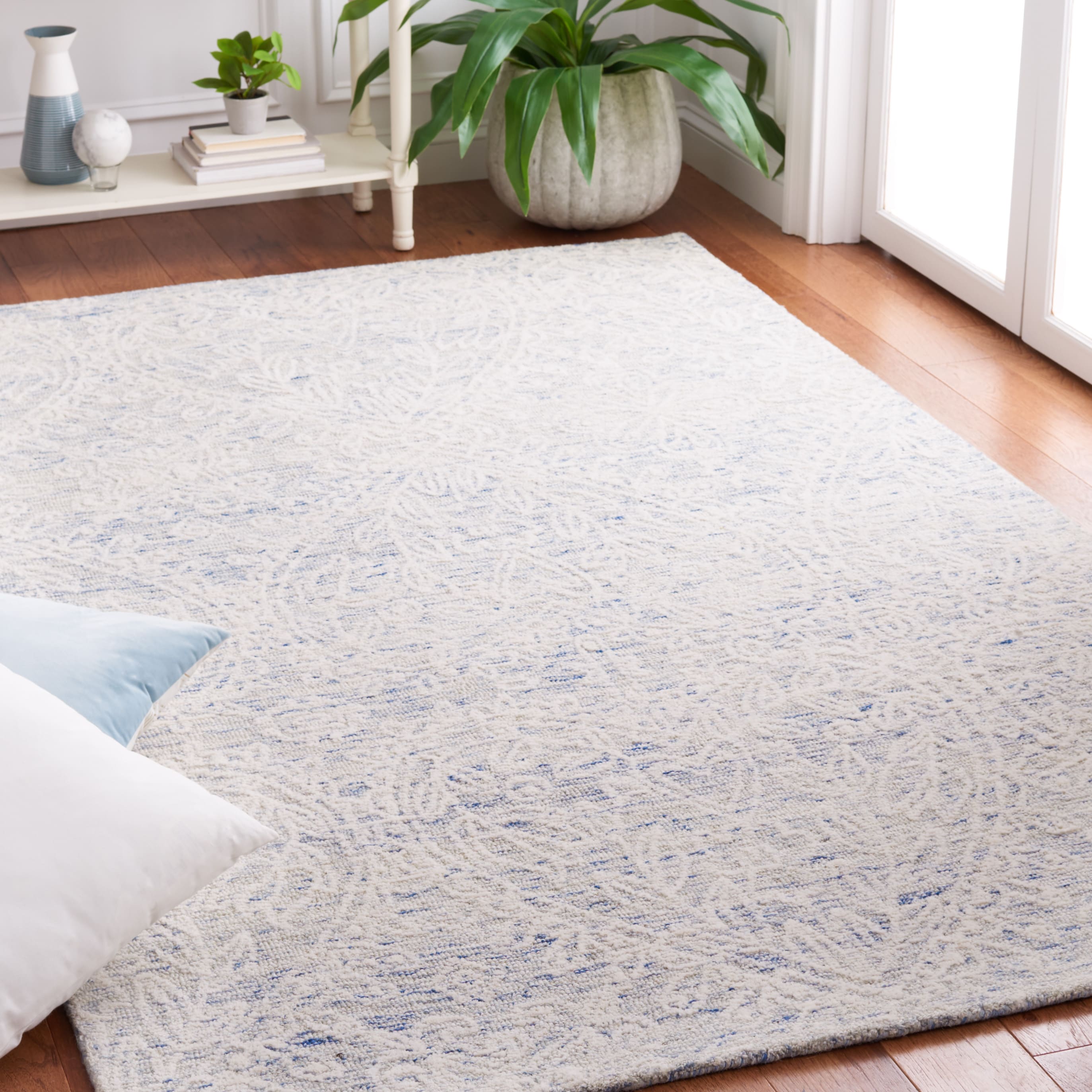  Metro 887 Blue/Ivory Traditional 4ft x 6ft Small Rectangle Rug