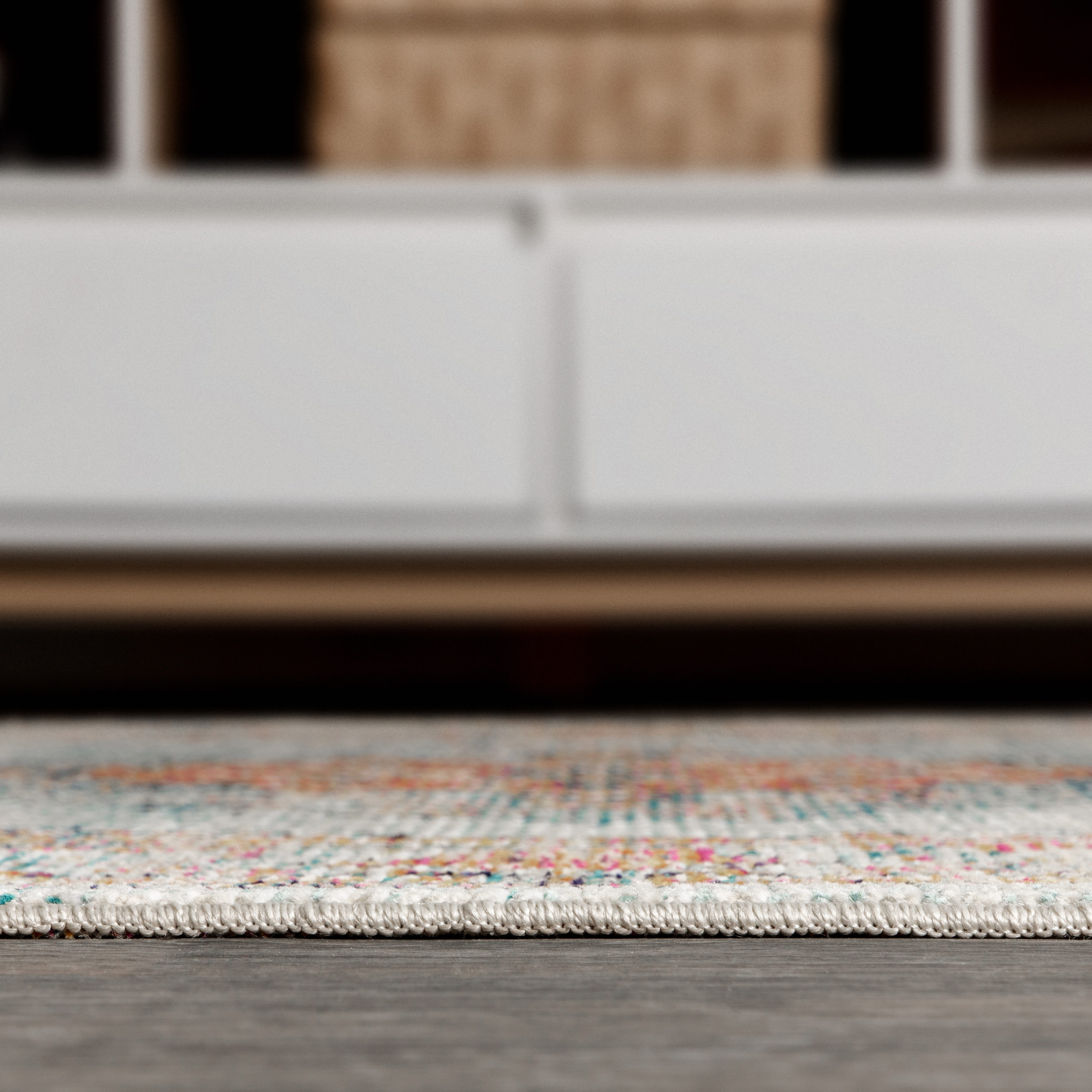 Ivory Coral Medallion 4' x 6' Synthetic Easy-Care Area Rug
