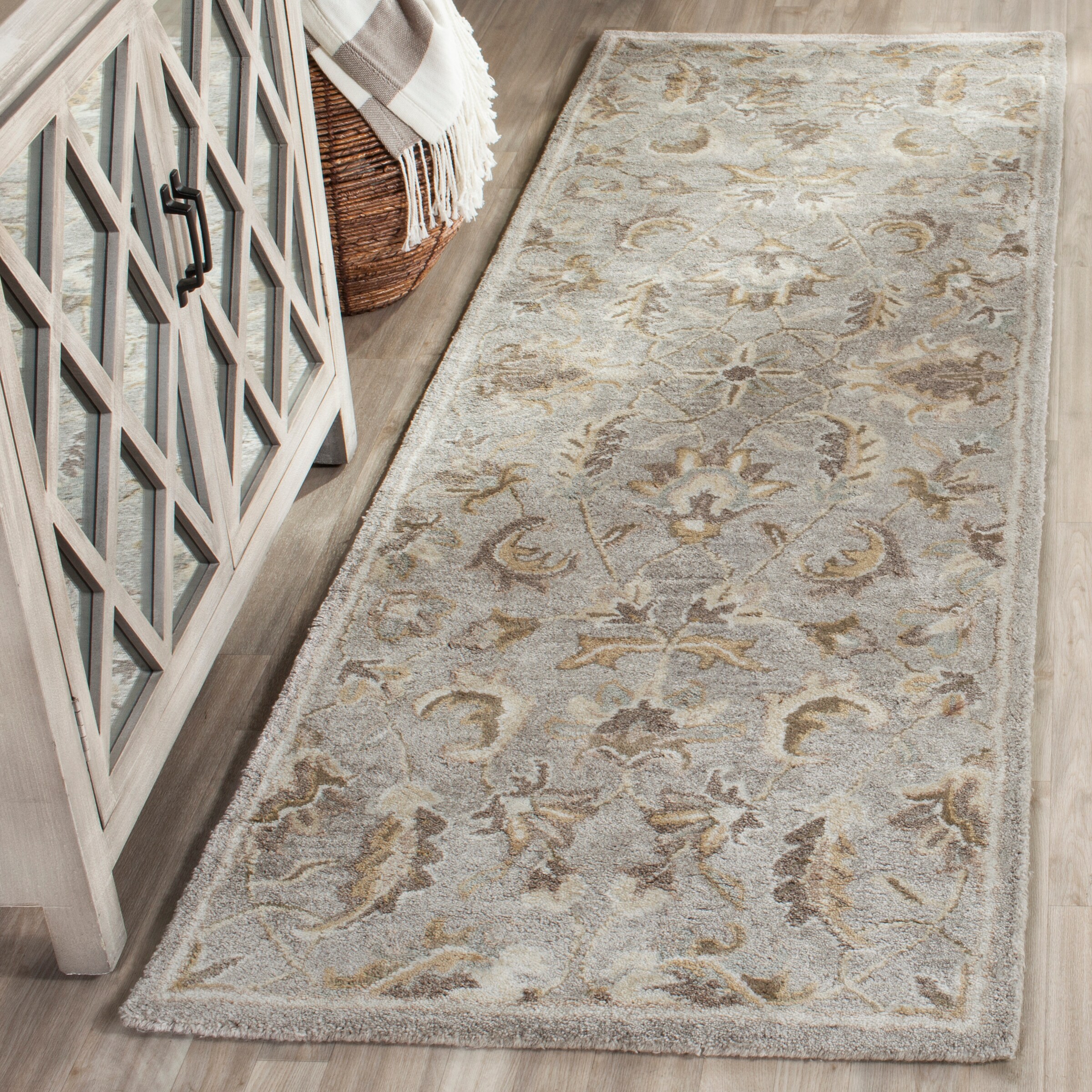 Safavieh BEL924B-27 Bella Enid 2 x 7 (ft) Tufted Synthetic Gray/Multi Rectangular Indoor Floral/Botanical Vintage Runner rug