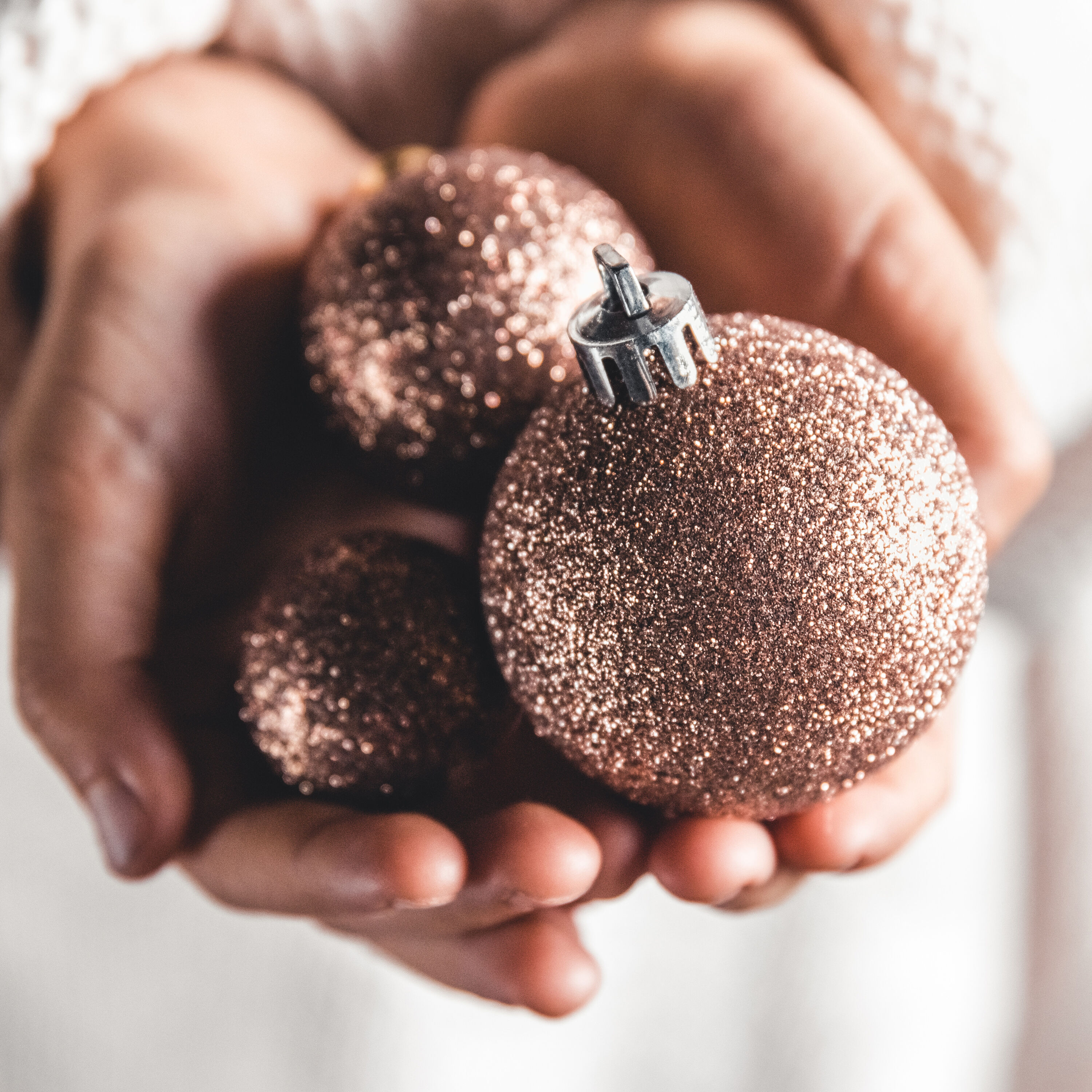 100-Piece Rose Gold and Gold Shatterproof Christmas Ornament Set