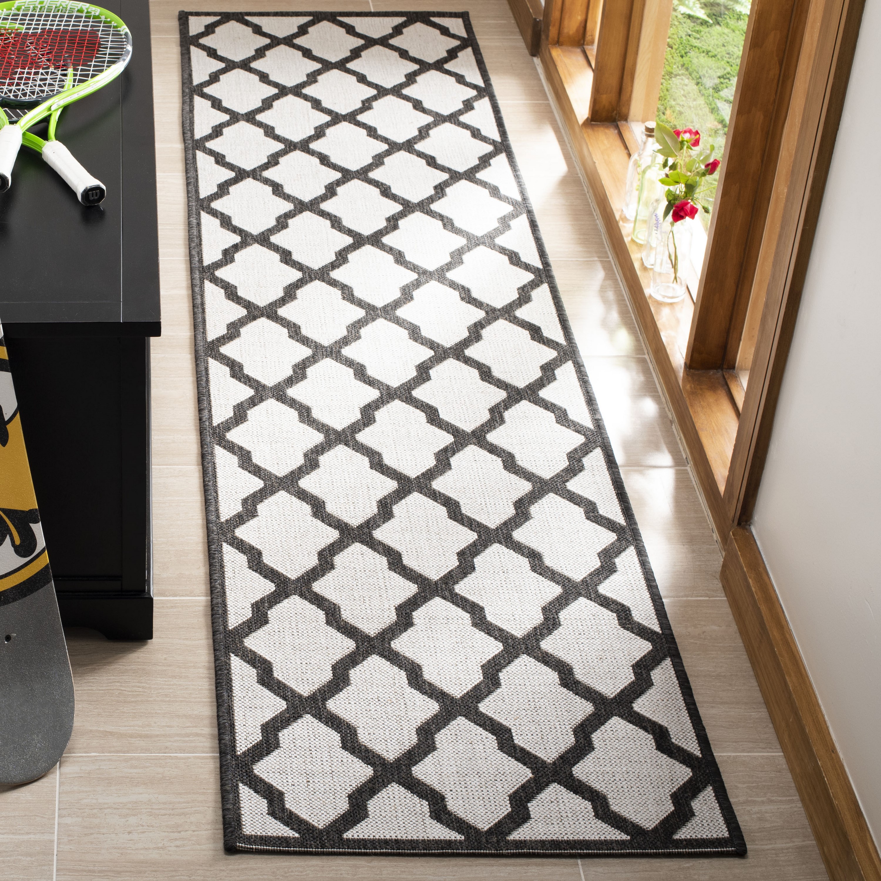 Safavieh LND122A-28 Linden Adamantini 2 x 8 (ft) Loomed Polypropylene Light Gray/Charcoal Rectangular Indoor Trellis Bohemian/Eclectic Runner rug