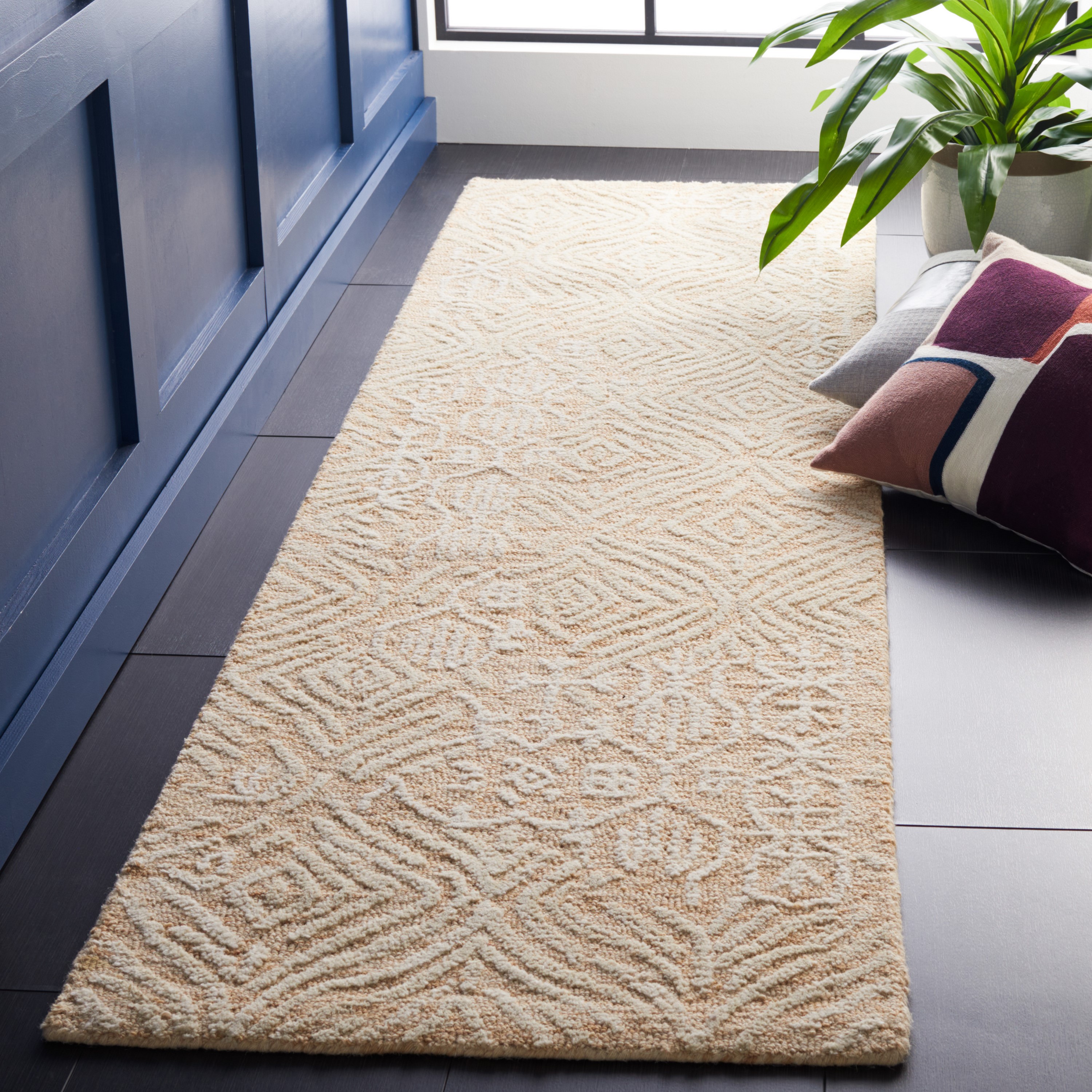 Safavieh MET905D-28 Metro Tiya 2 x 8 (ft) Tufted Wool Gold/Ivory Rectangular Indoor Distressed/Overdyed Farmhouse/Cottage Runner rug