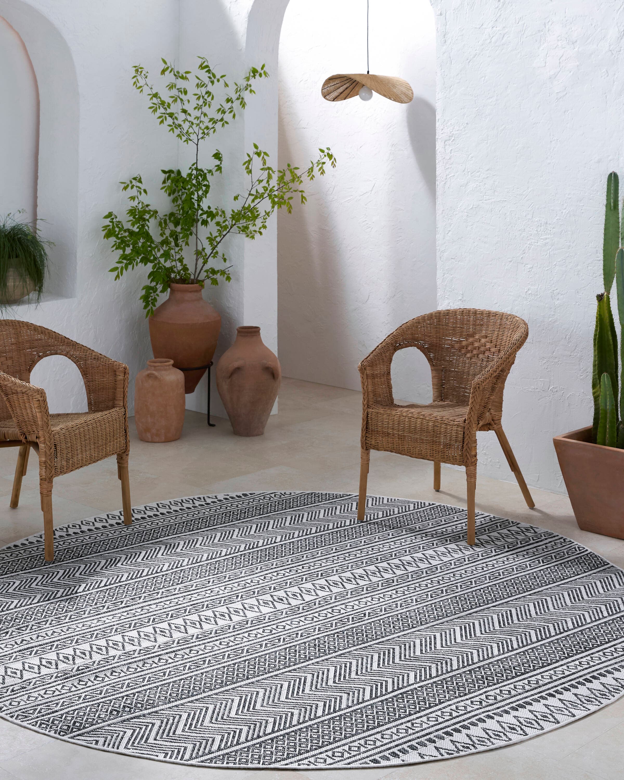 Livabliss EAG2345-710RD Eagean 8 x 8 (ft) Polypropylene Black Round Indoor/Outdoor Stripe Global Area rug