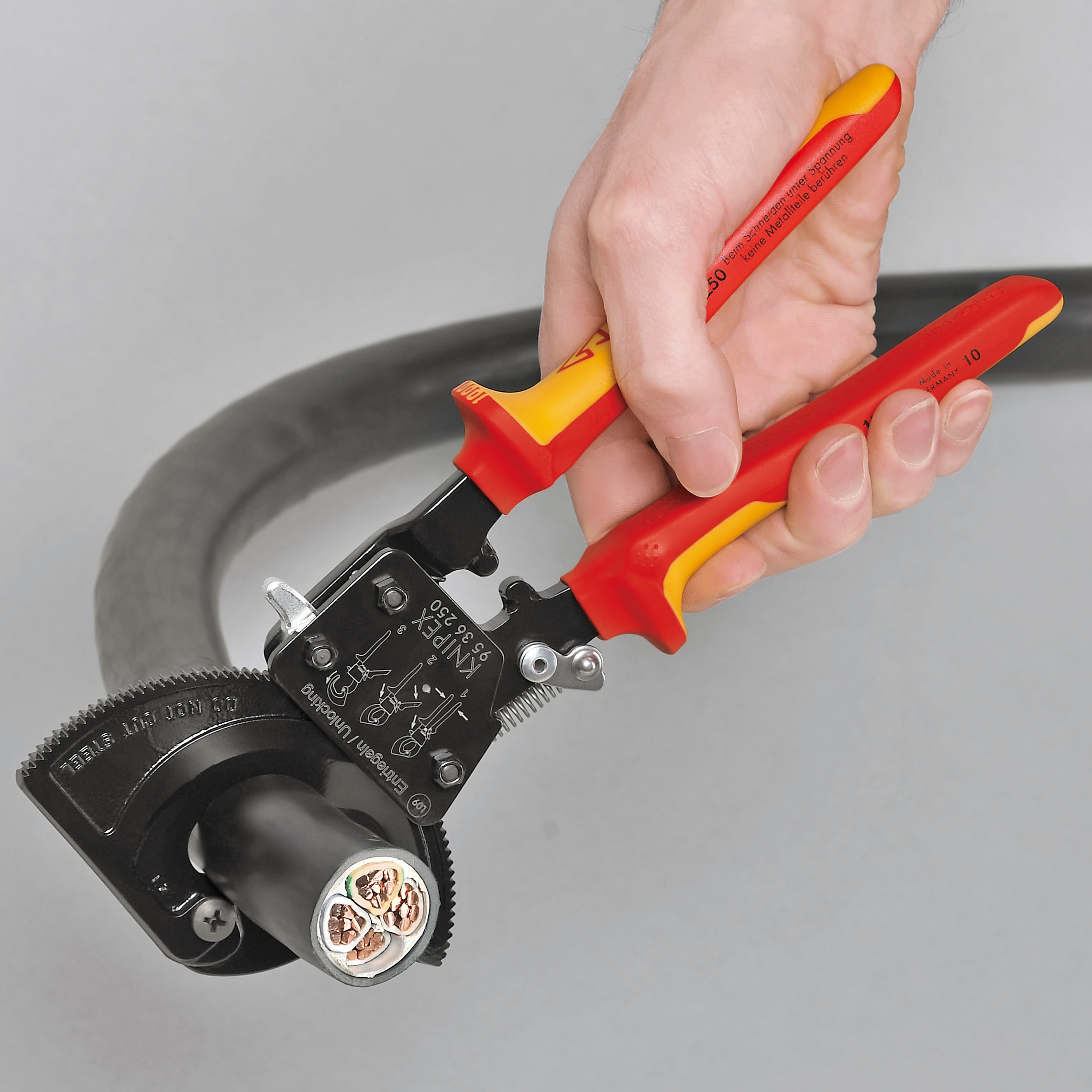KNIPEX 95 36 250 SBA sidecutters - View #4