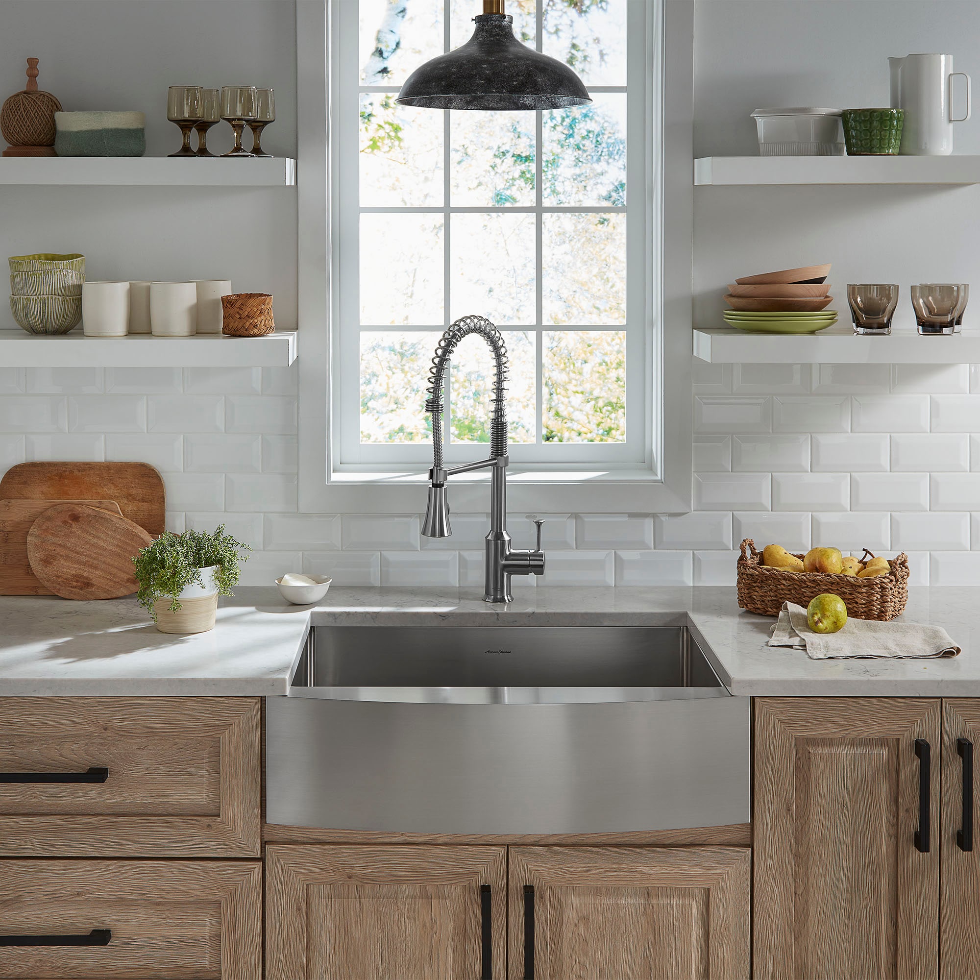 Hillside® 20 in. Apron Kitchen Sink with Center Drain