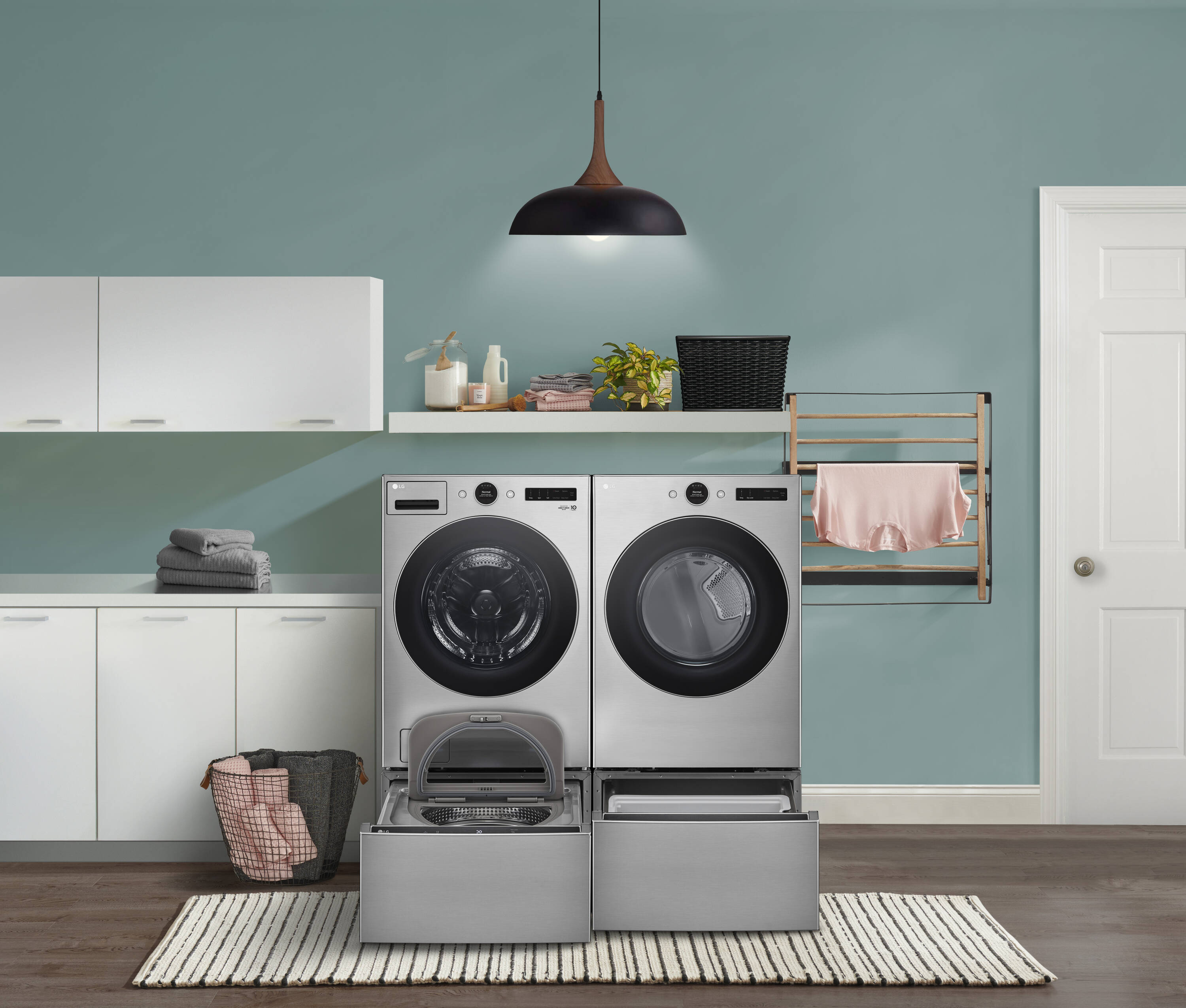 LG 4.5 cu. ft. Stackable SMART Front Load Washer in Graphite Steel