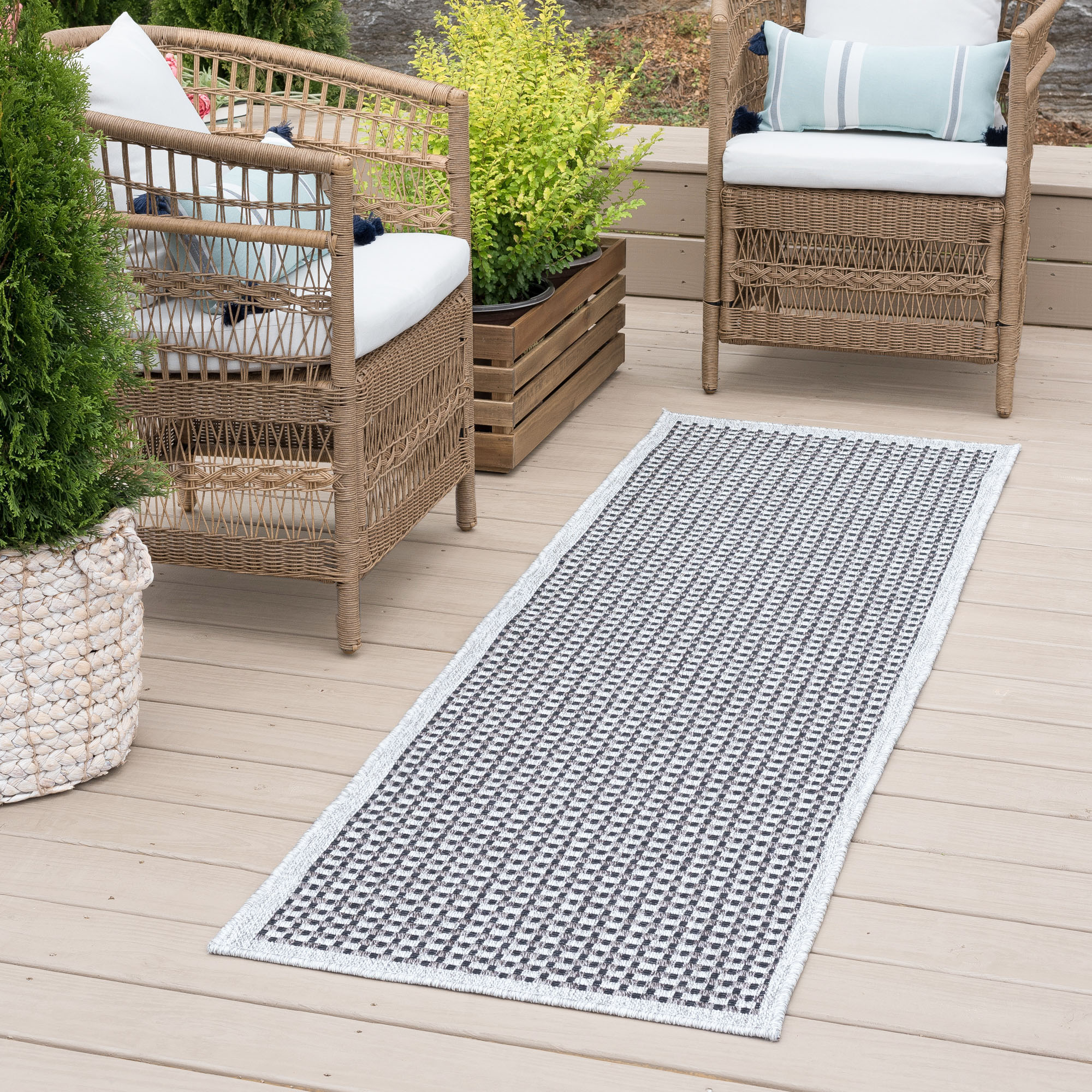Tayse DEN1004 2X8 Denver 2 x 8 (ft) Loomed Polypropylene Light Gray Rectangular Indoor/Outdoor Runner rug