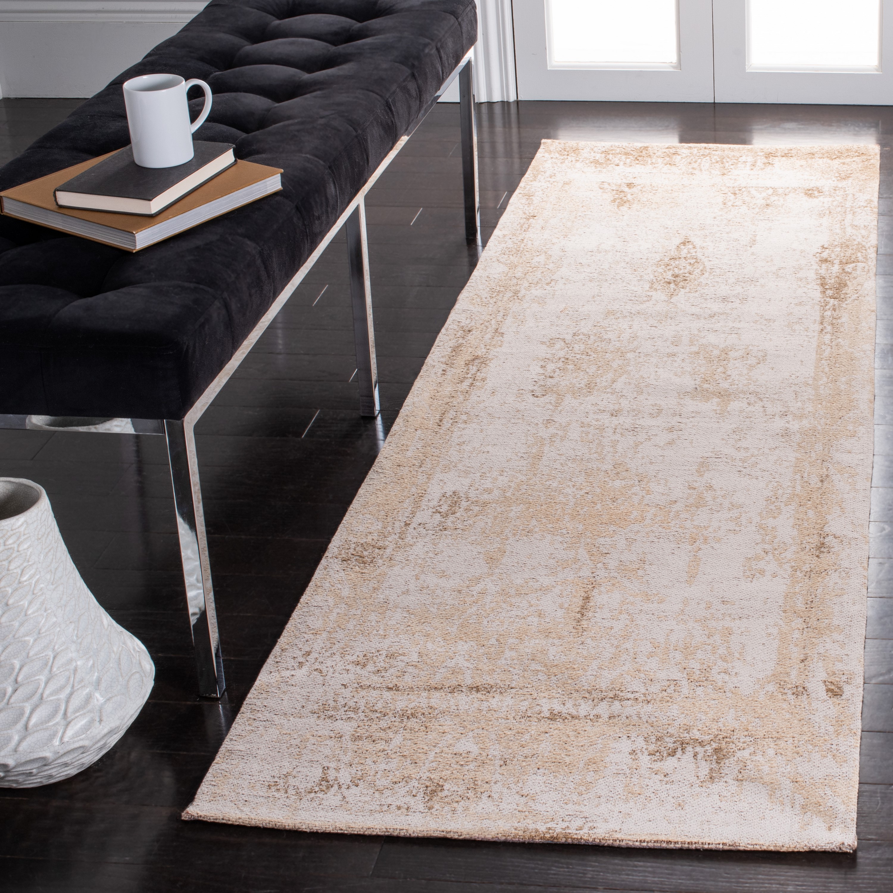 Safavieh CLV125K-25 Classic Vintage Atwood 2 x 5 (ft) Loomed Cotton/Polyester Sand Rectangular Indoor Distressed/Overdyed Vintage Throw rug