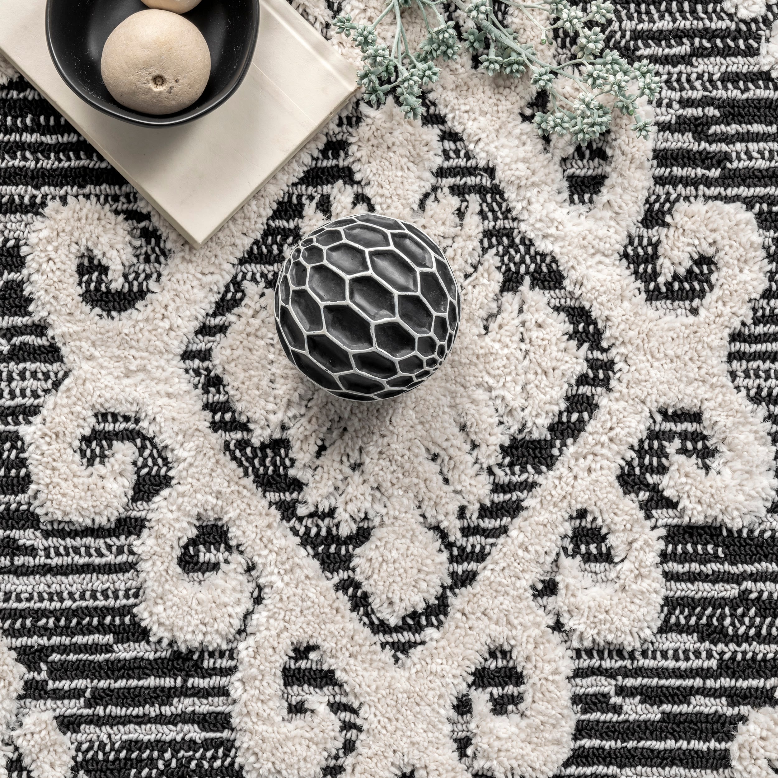 Contemporary Gray Geometric 4' x 6' Shag Area Rug