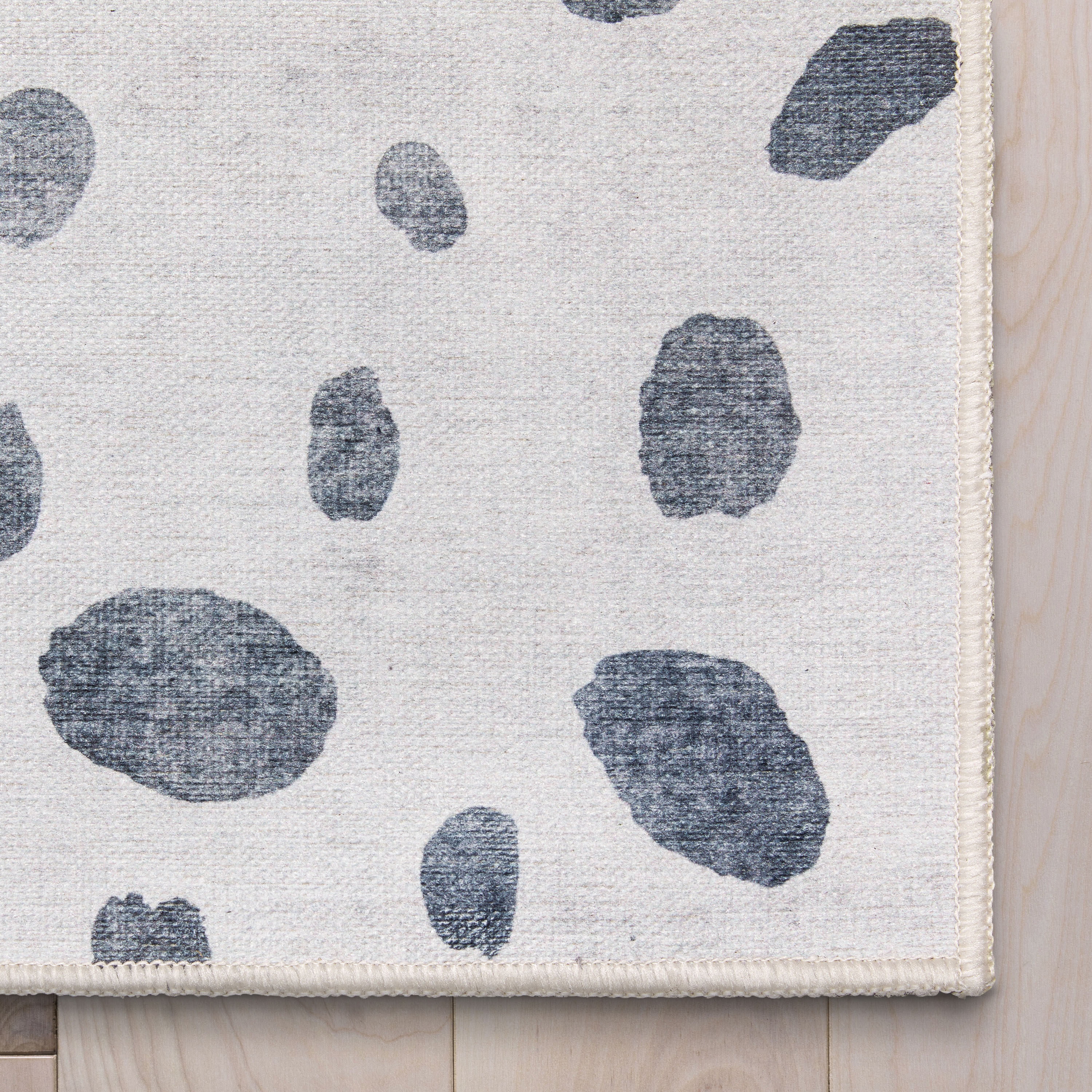 Ivory and Black Synthetic Chenille Kids' Rectangular Rug