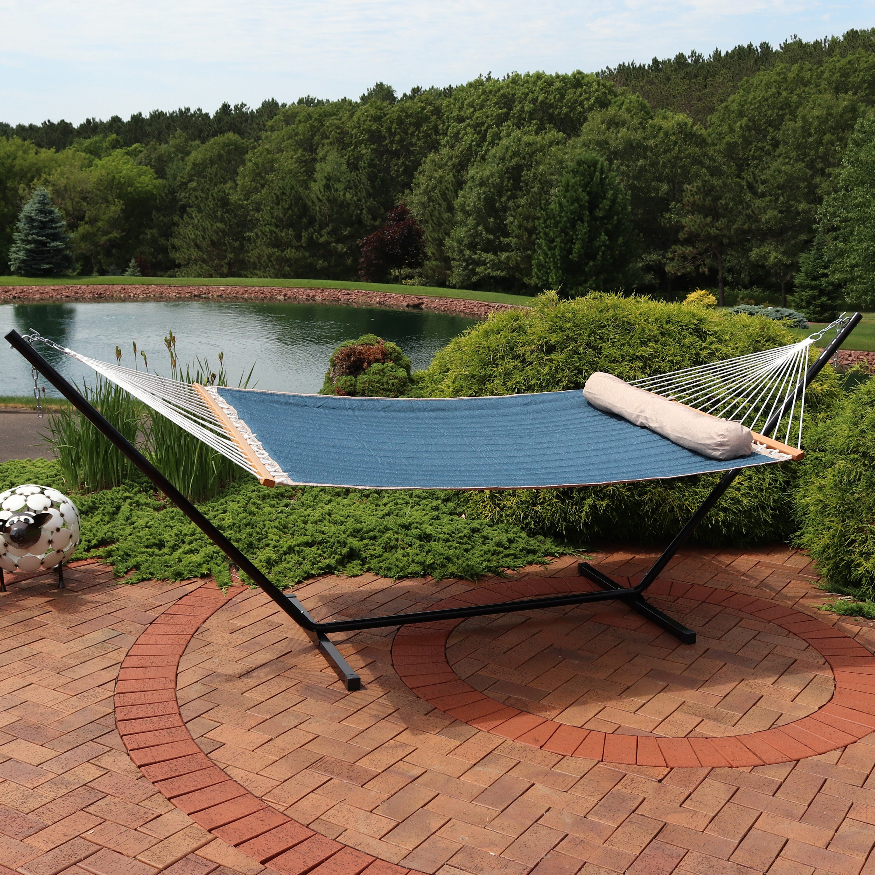 Sunnydaze Decor Tidal Wave Fabric Hammock with Stand in the