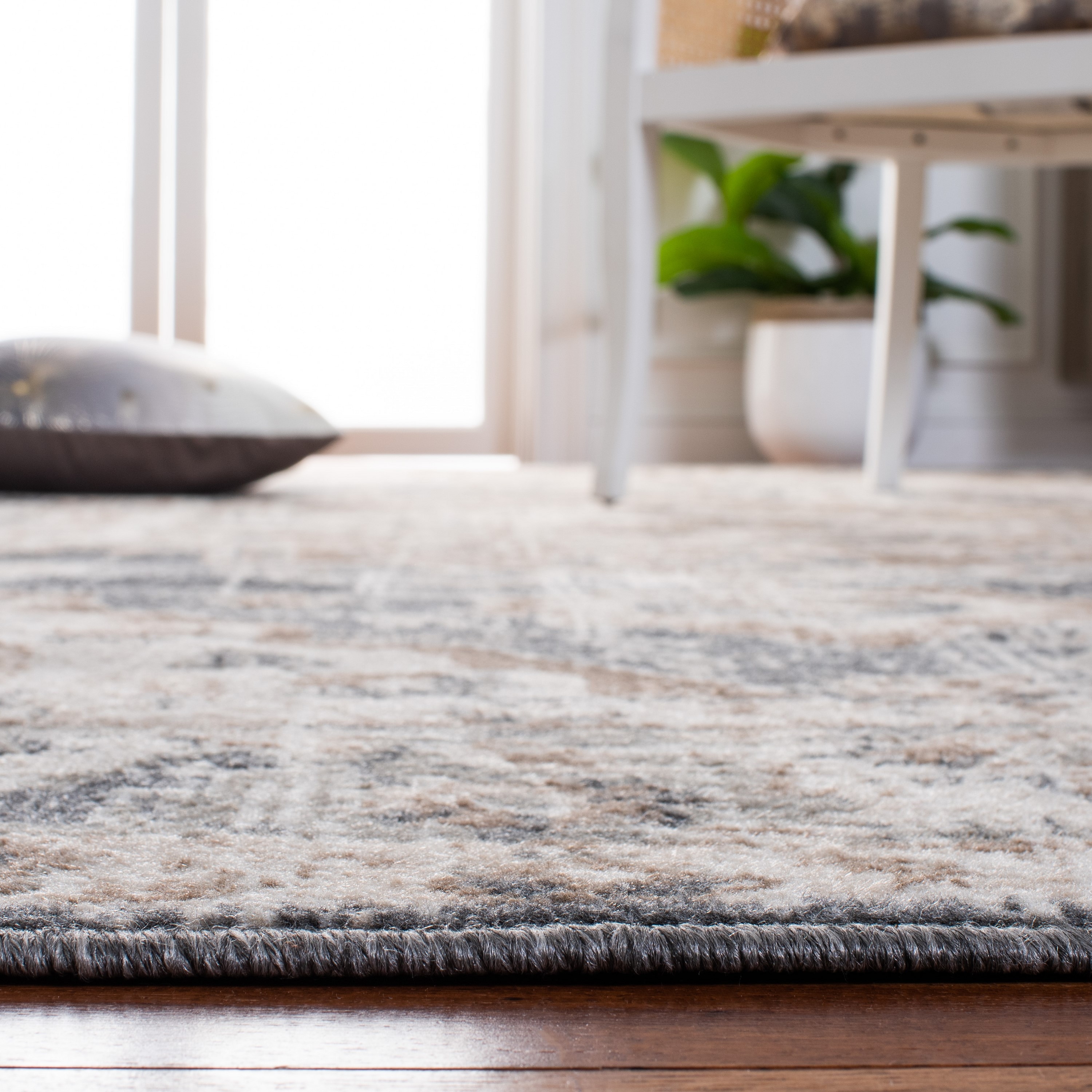 Safavieh PYR268B-7SQ rugs - View #4