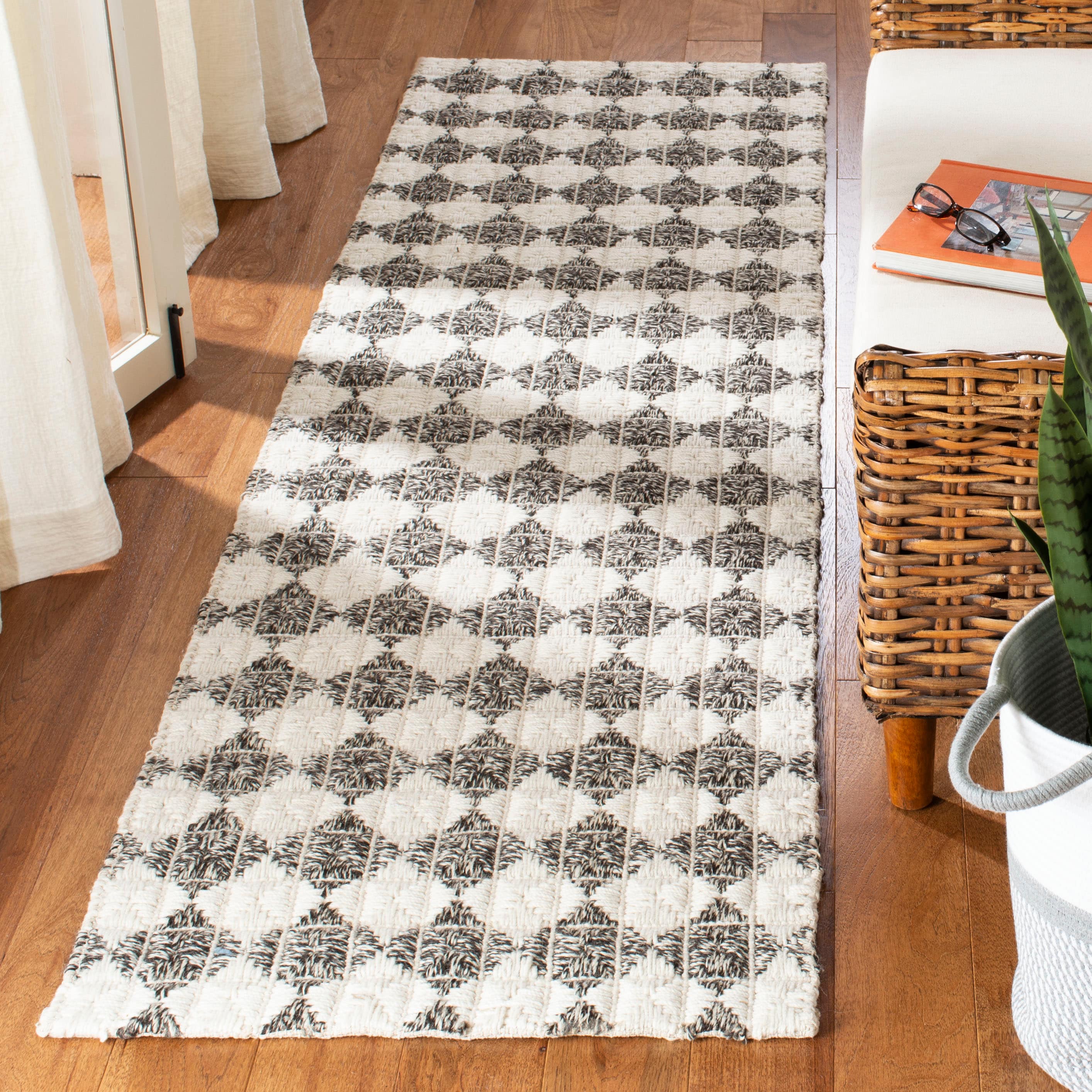 Safavieh NAT407Z-28 Natura Banff 2 x 8 (ft) Synthetic Black/Ivory Rectangular Indoor Abstract Coastal Runner rug