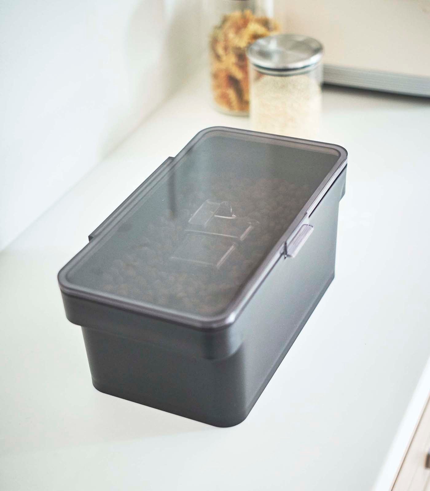 Yamazaki 5610 Pet-Food-Storage - View #5