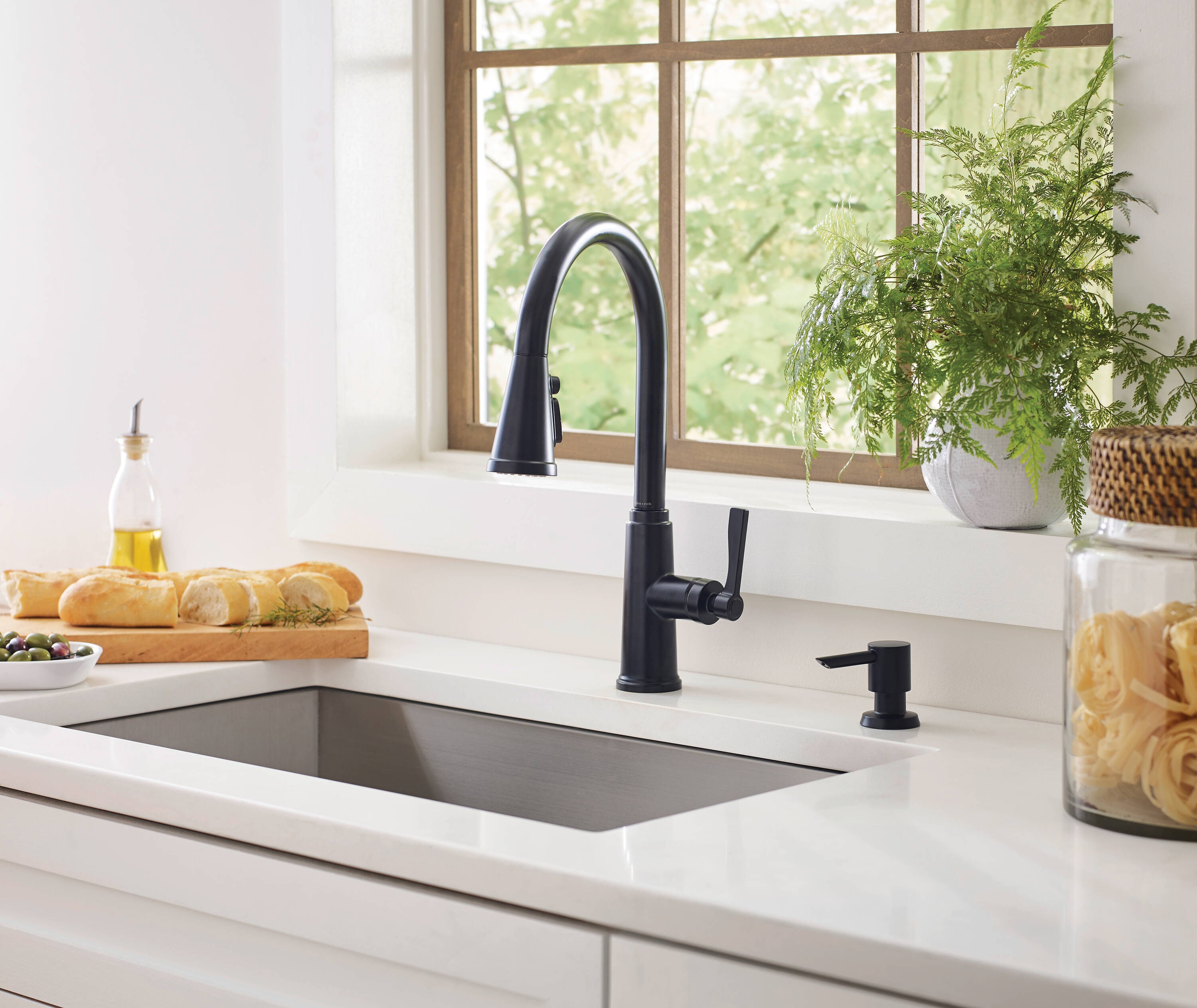 allen + roth Townley Matte Black Single Handle Pull-down Kitchen Faucet ...