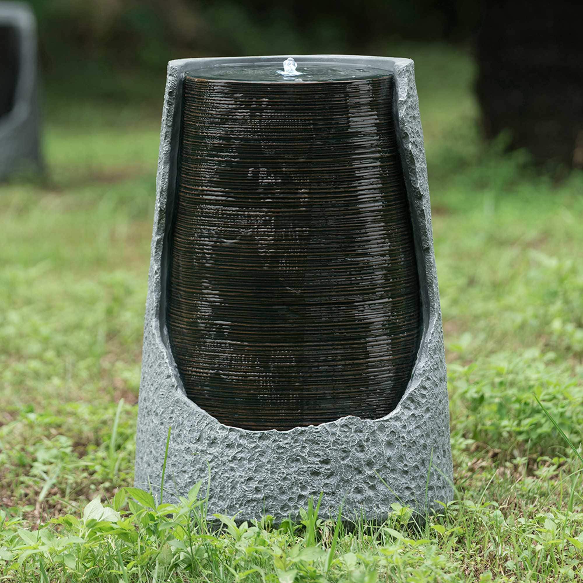 Yiekholo LL-1735AA 26-in H Resin Outdoor Fountain Statue