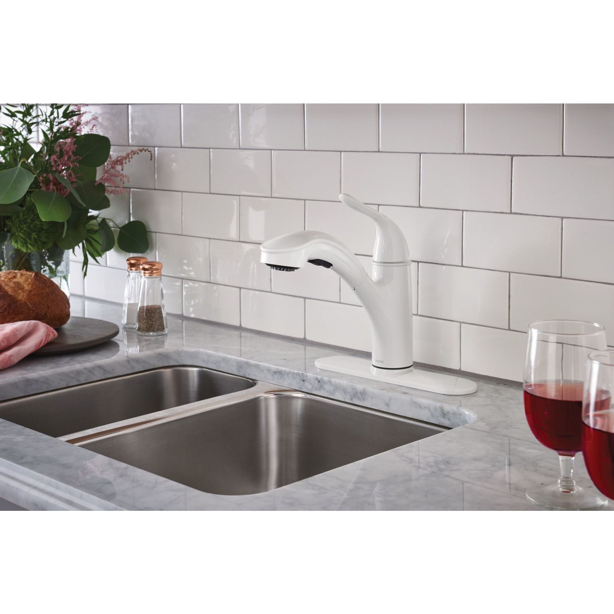 Moen Brecklyn Glacier Single Handle Pull Out Kitchen Faucet With Sprayer Deck Plate Included 7262