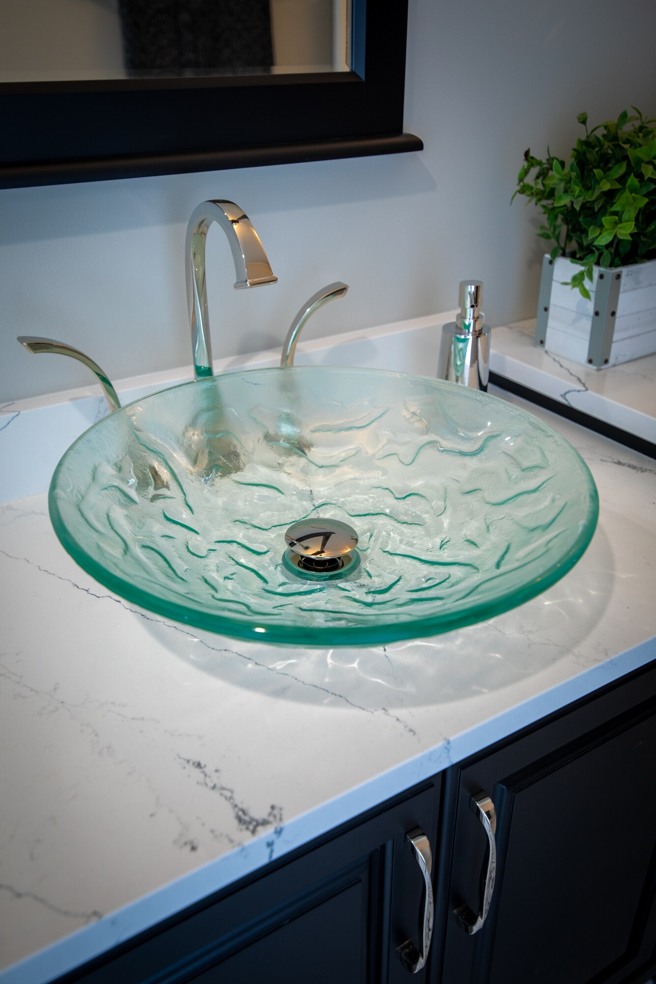Eden Bath Clear Glass Vessel Round Modern Bathroom Sink (18-in x 18-in ...