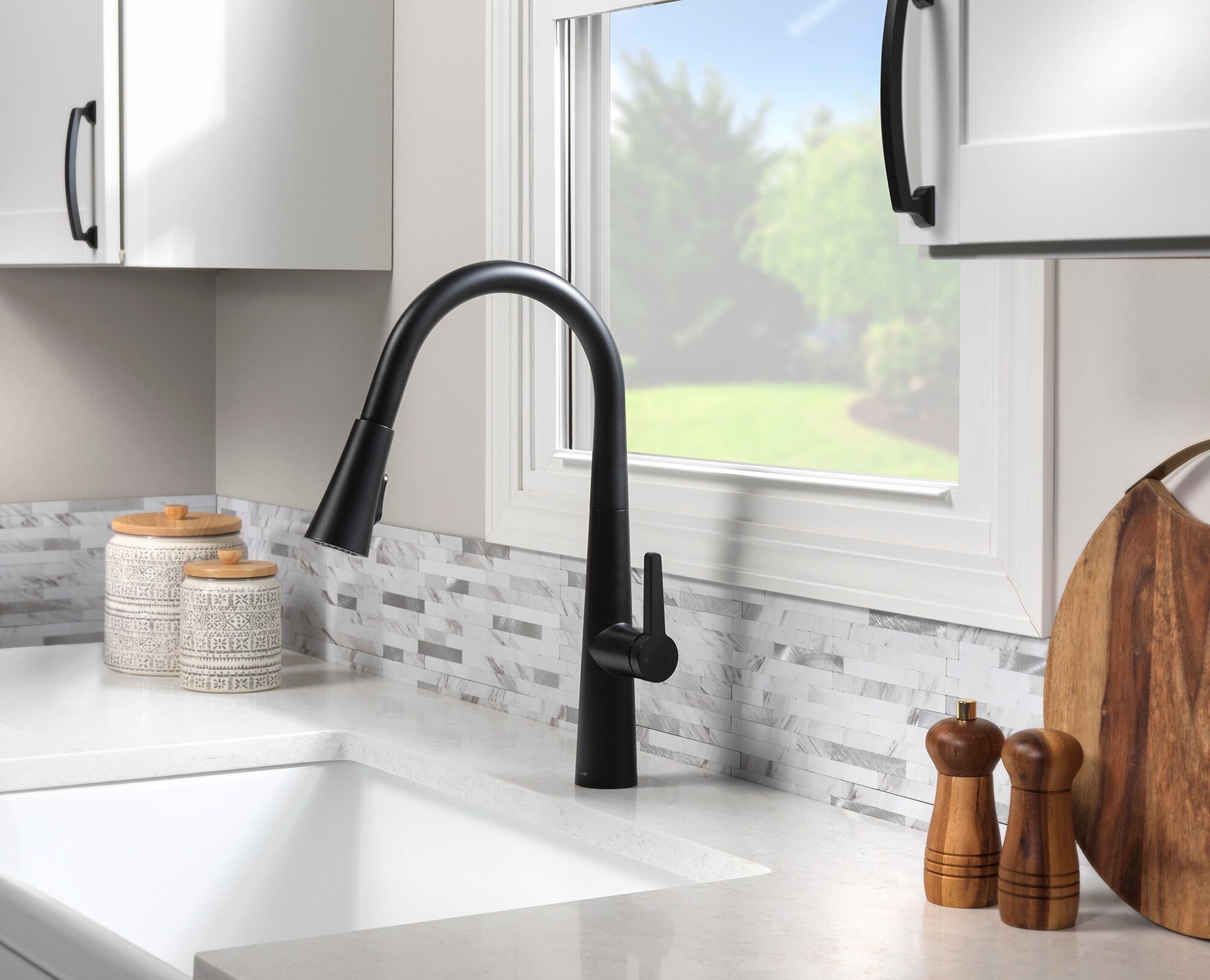 Matte Black Pull-Down Handle Kitchen Faucet with Deck Plate