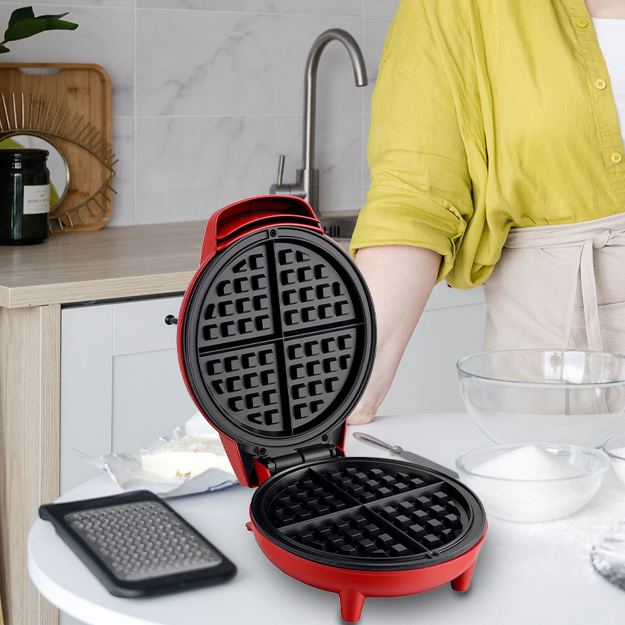 Chefman Stainless Steel Mini Waffle Maker, Knob Control, cETLus Safety  Listed, 1400W, Round Shape, Non-Stick, Mess-Free, Locking Lid