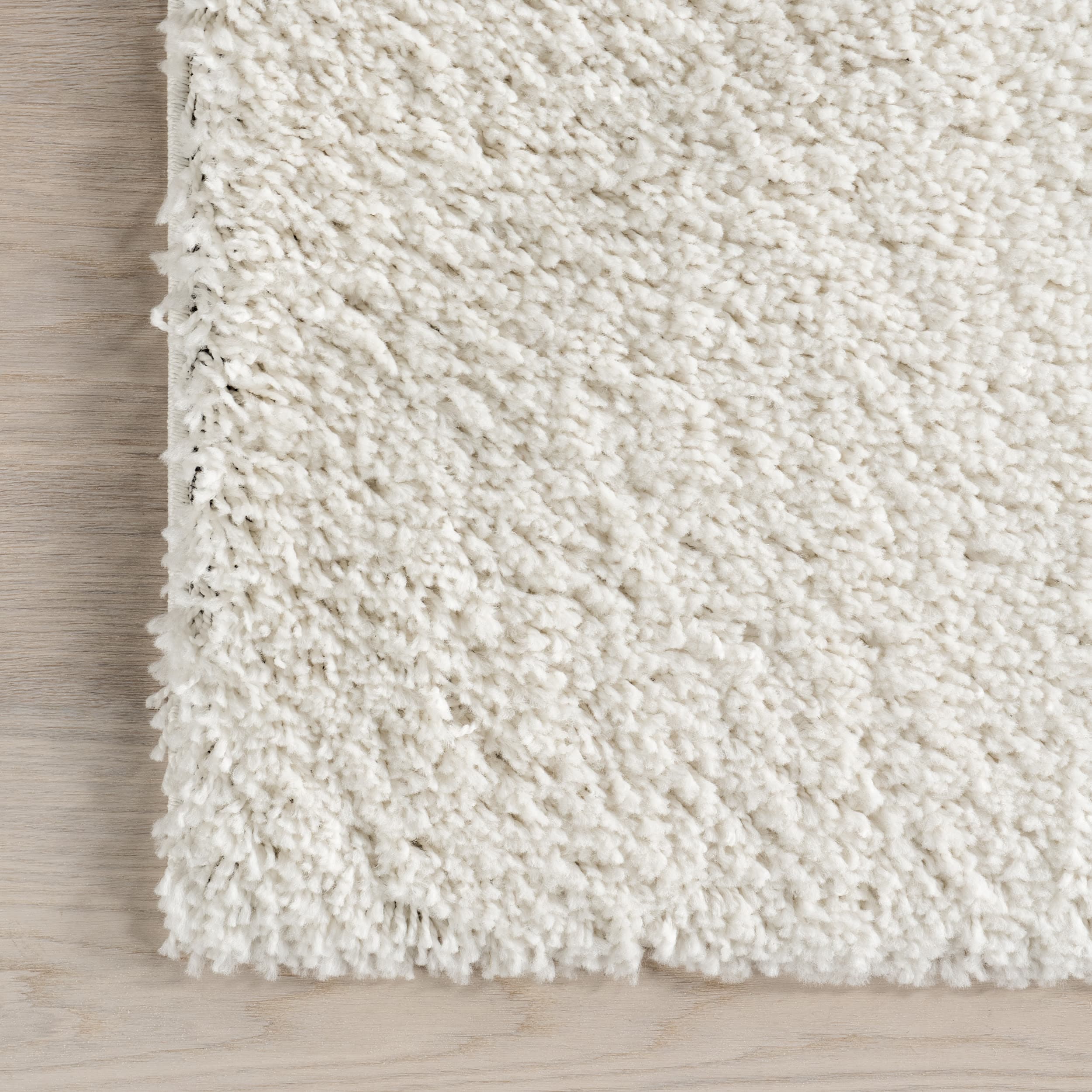 Plush Reversible White Shag Synthetic 4' x 6' Area Rug