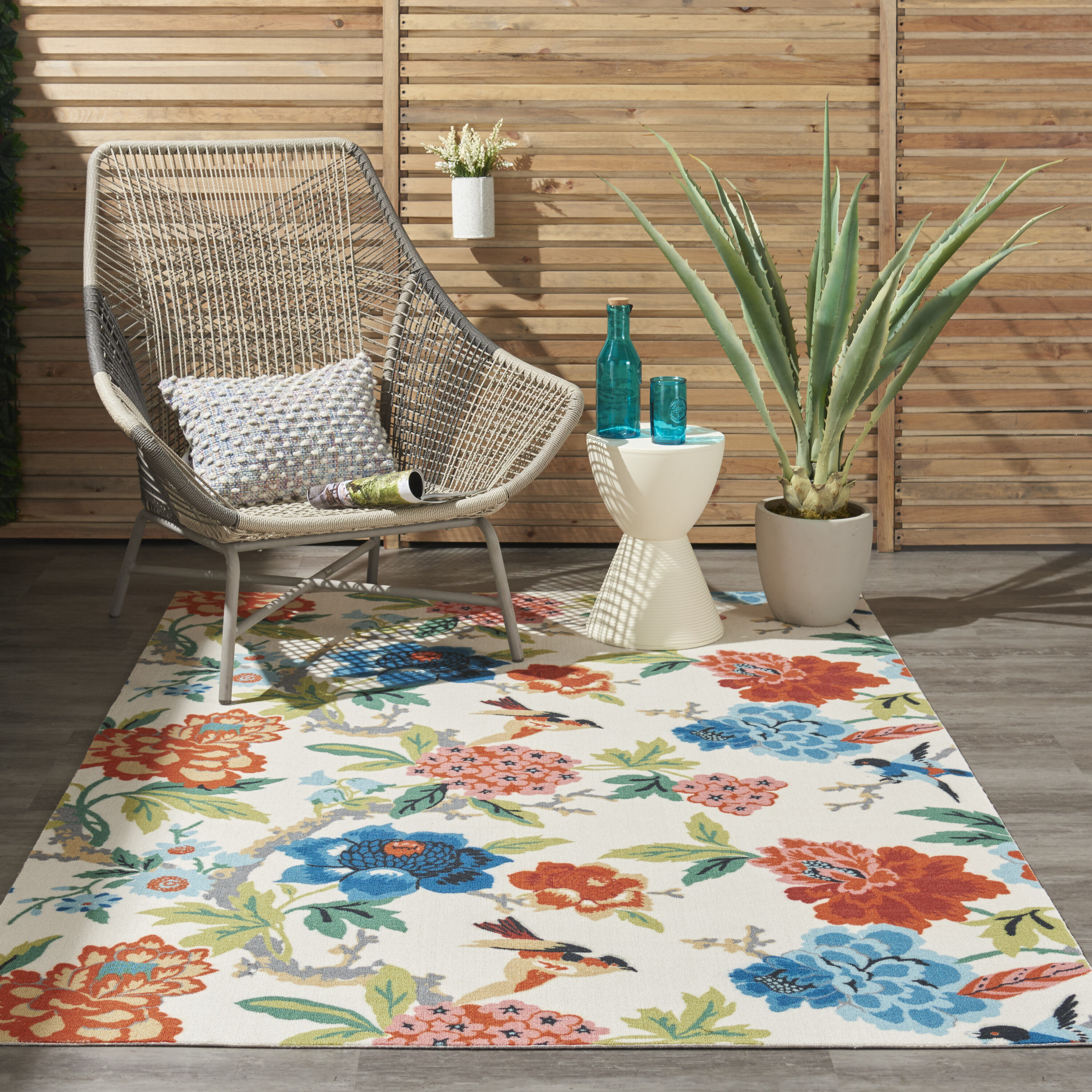 Ivory Multicolor Floral 4' x 6' Synthetic Indoor/Outdoor Rug