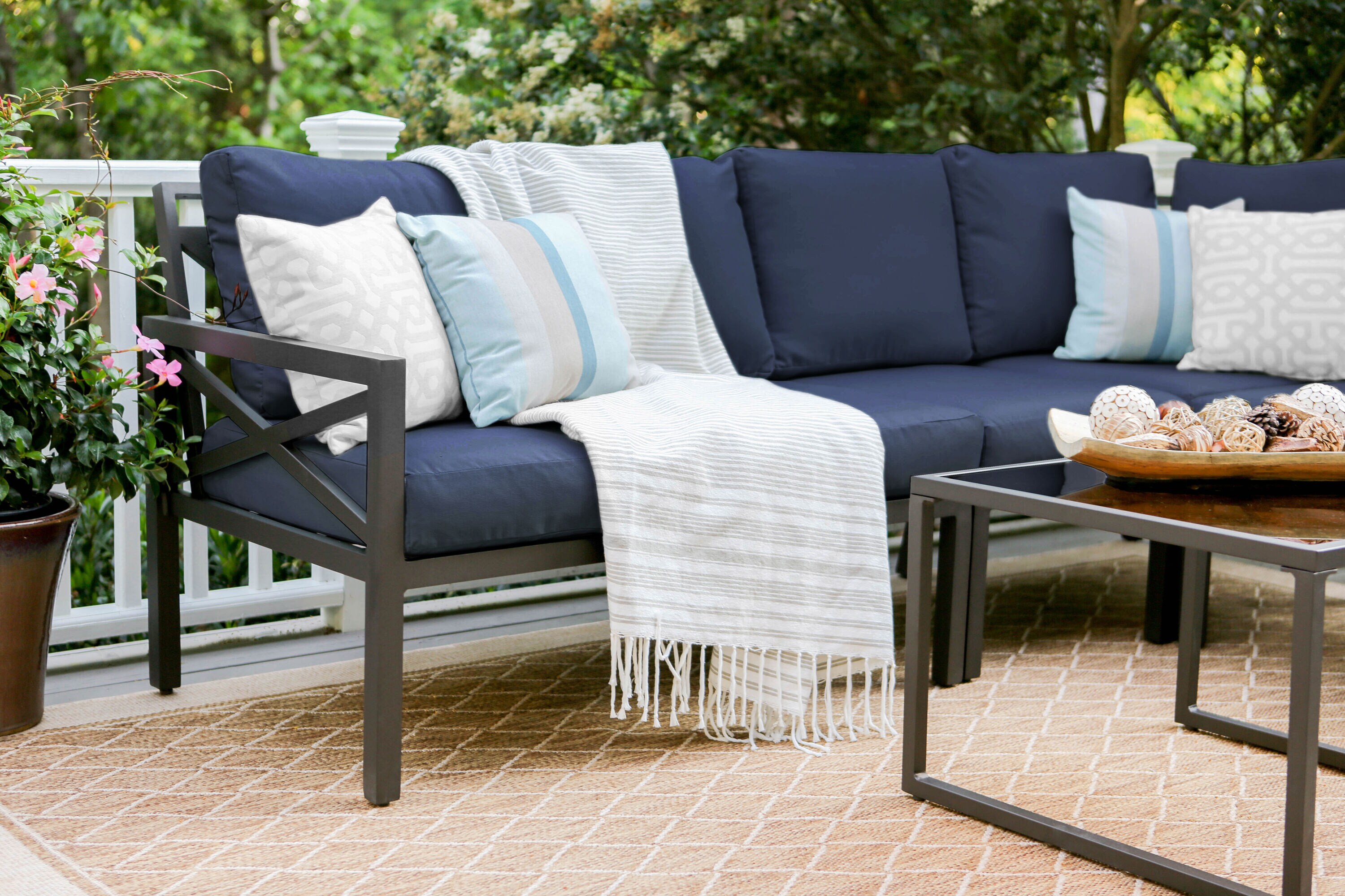 Leisure Made 502987-NVY Patio-Sofas-Daybeds - View #2