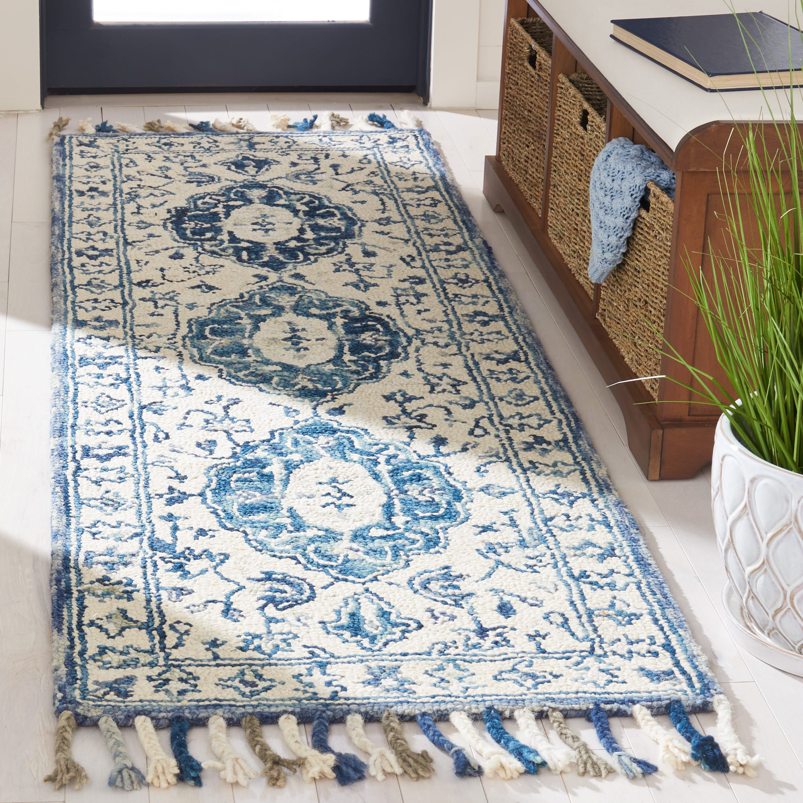 Aspen 125 Ivory/Blue Traditional 2ft-3in x 7ft Runner Rug