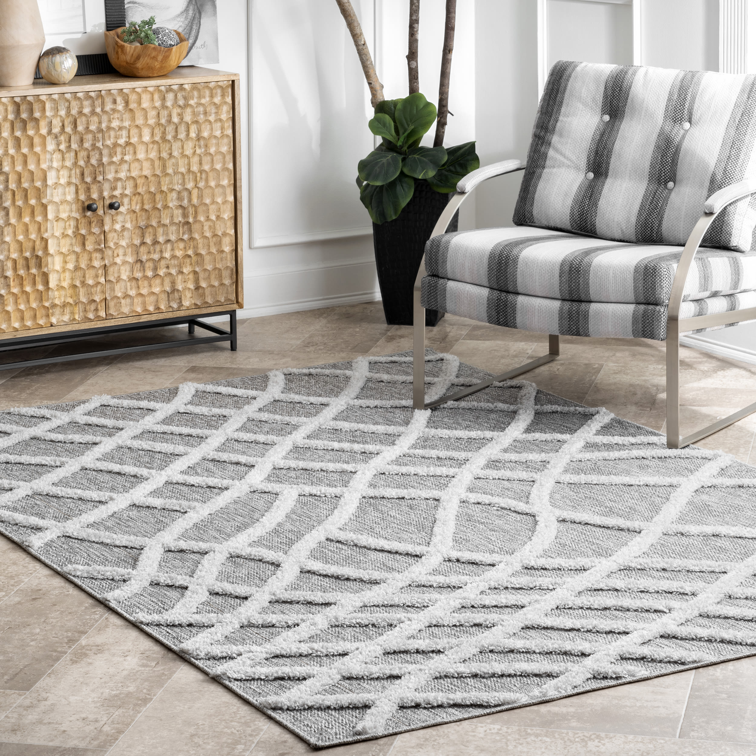 Gray Rectangular Synthetic Trellis Area Rug, 5' x 8'