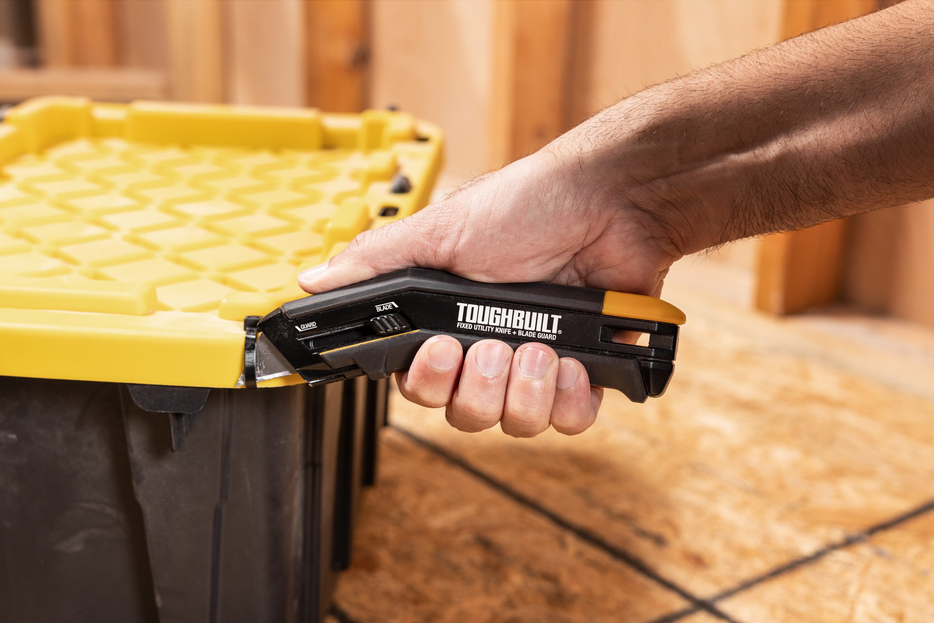 TOUGHBUILT Fixed Blade with Sliding Guard 3/4-in 5-Blade Utility Knife with  On Tool Blade Storage in the Utility Knives department at