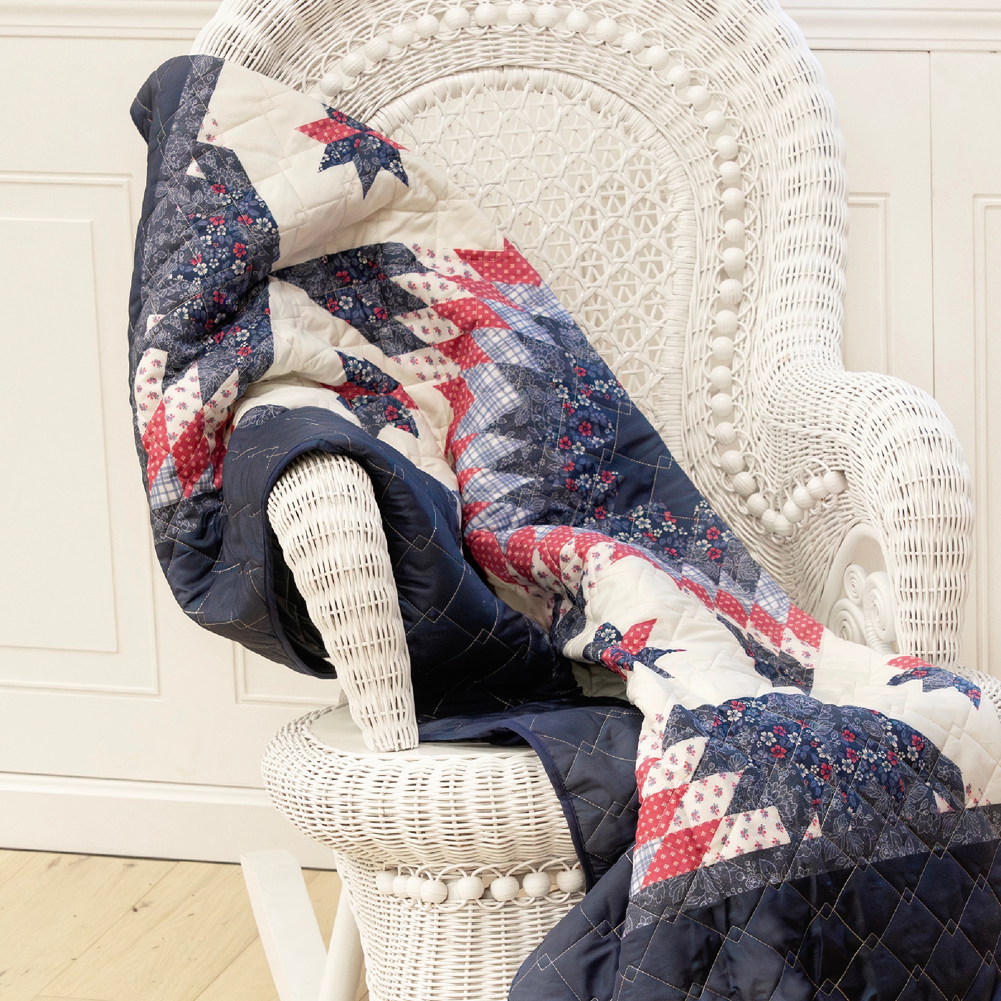 Donna Sharp Bluefield Star 50-in x 60-in Polyester Throw