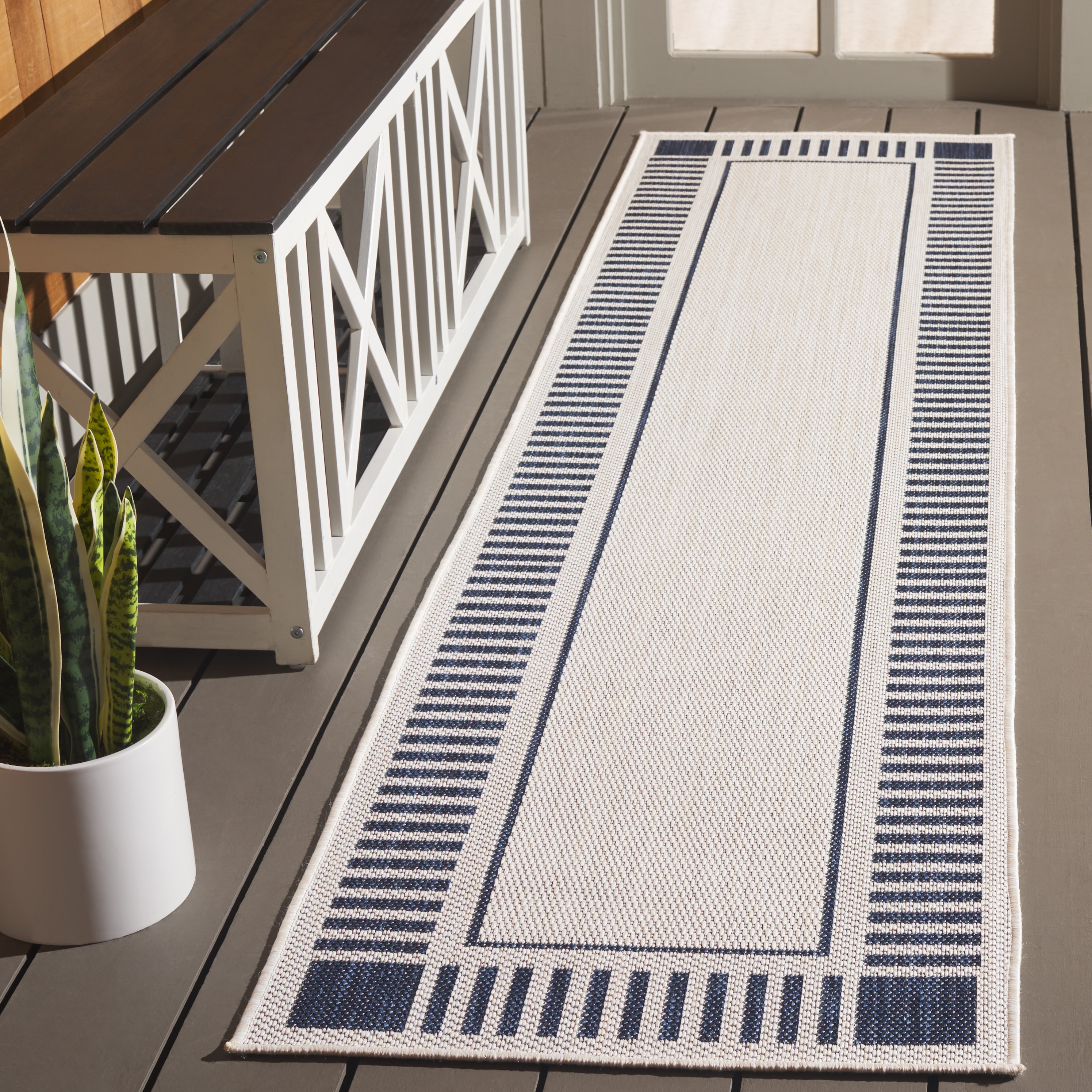 Beach House 420N Ivory/Navy 2ft x 8ft Runner Rug
