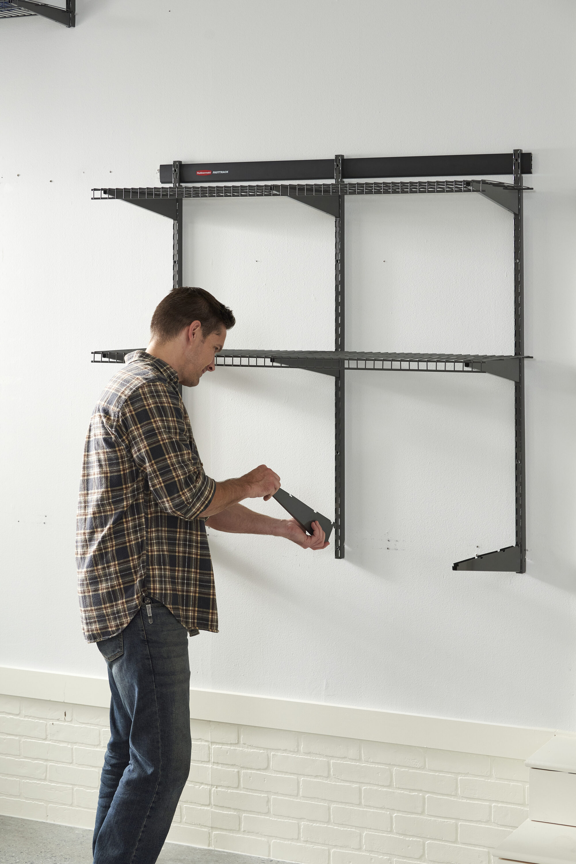 Rubbermaid FastTrack Garage 16-Piece 48-in Gray Steel Multipurpose Storage  Rail System in the Slatwall & Rail Storage Systems department at