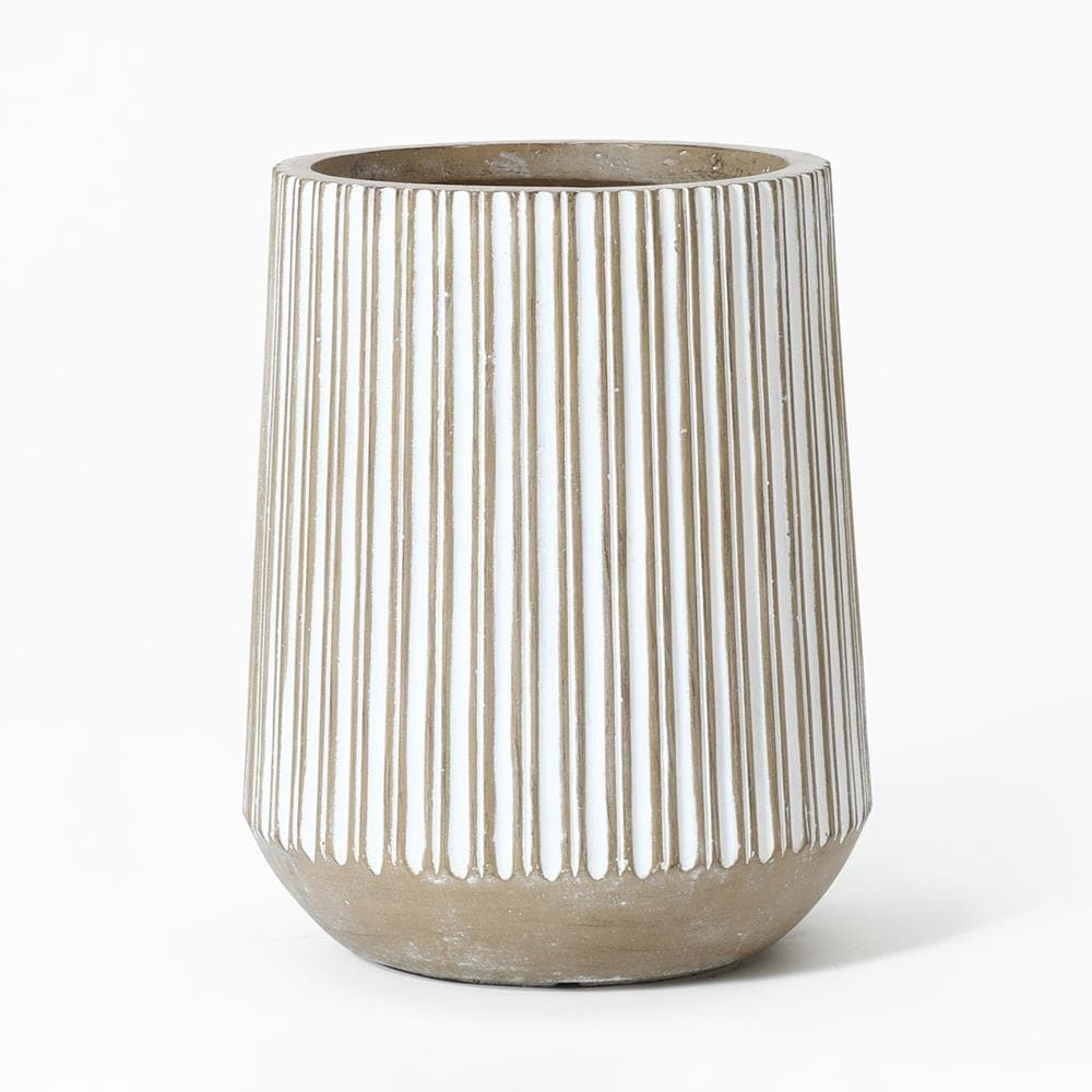 LuxenHome WHPL1966 Round 17.1-in W Medium Brown Mixed/Composite Indoor/Outdoor Planter with Drainage Holes