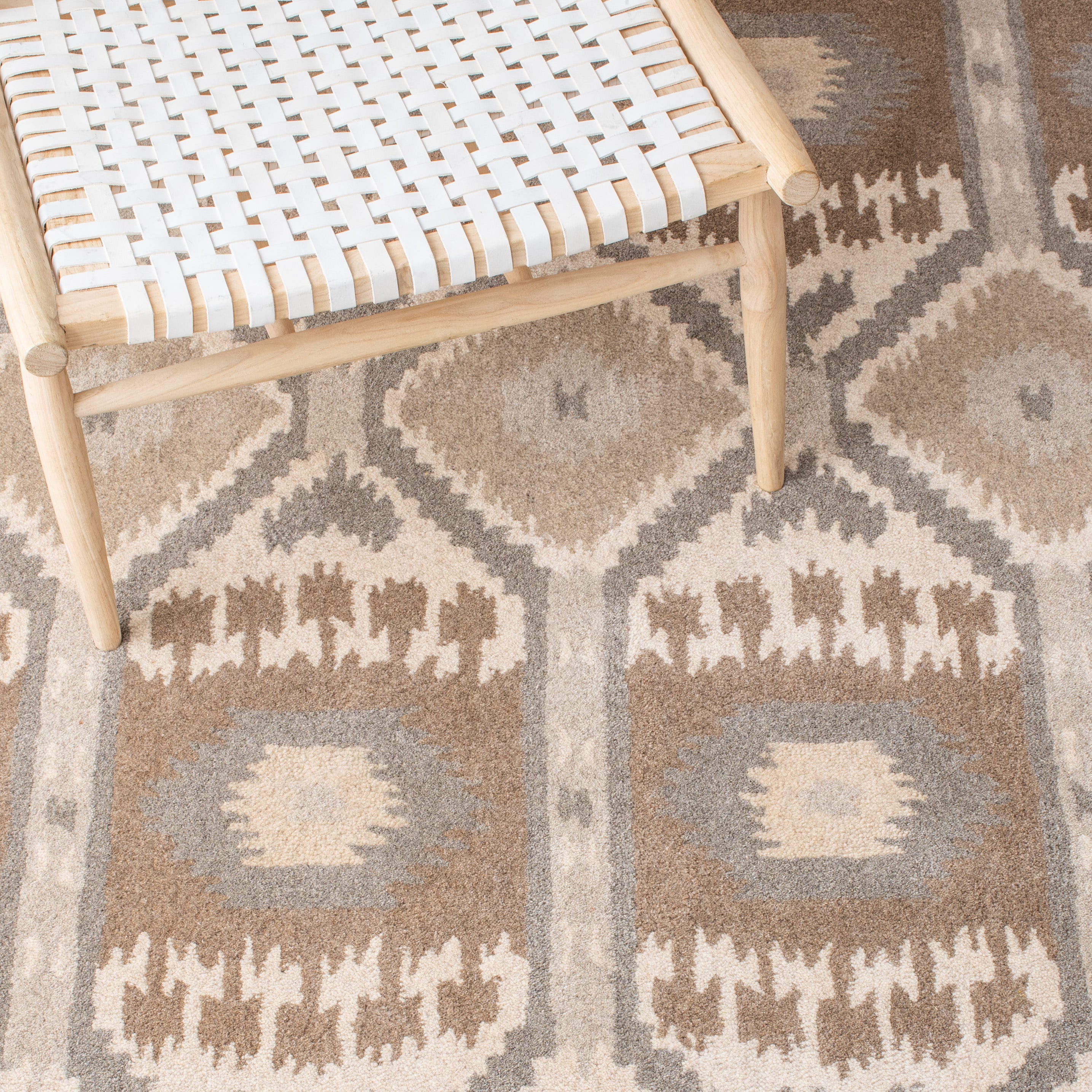 Wyndham 6' x 9' Hand-Tufted Wool Area Rug