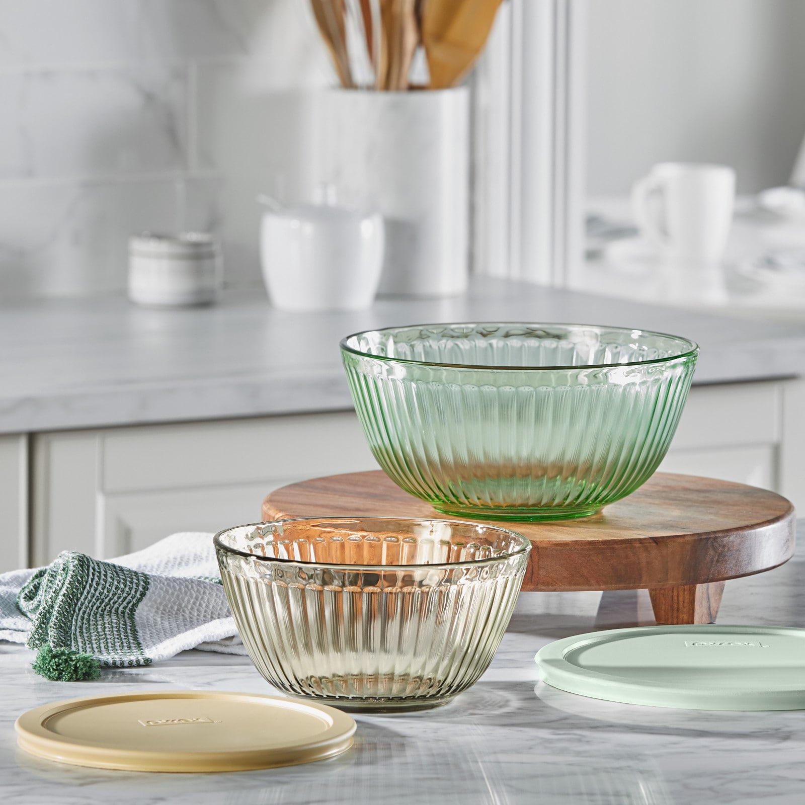 PYREX Sculpted Tinted 4Pc Mixing Bowl Set W Lids 1149556 at Lowes