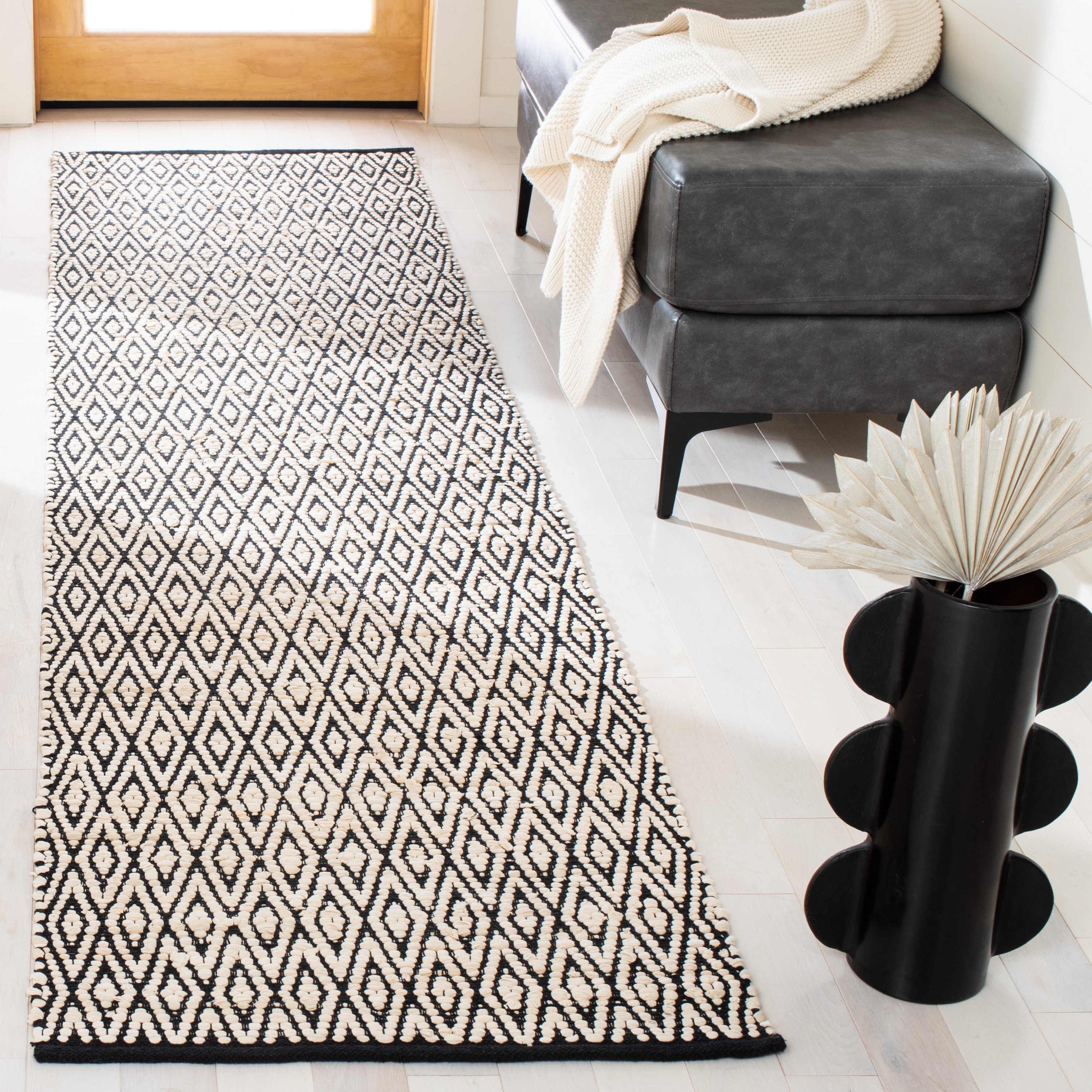 Safavieh MTK621B-29 Montauk Asasha 2 x 9 (ft) Polyester Beige/Black Rectangular Indoor Geometric Bohemian/Eclectic Runner rug