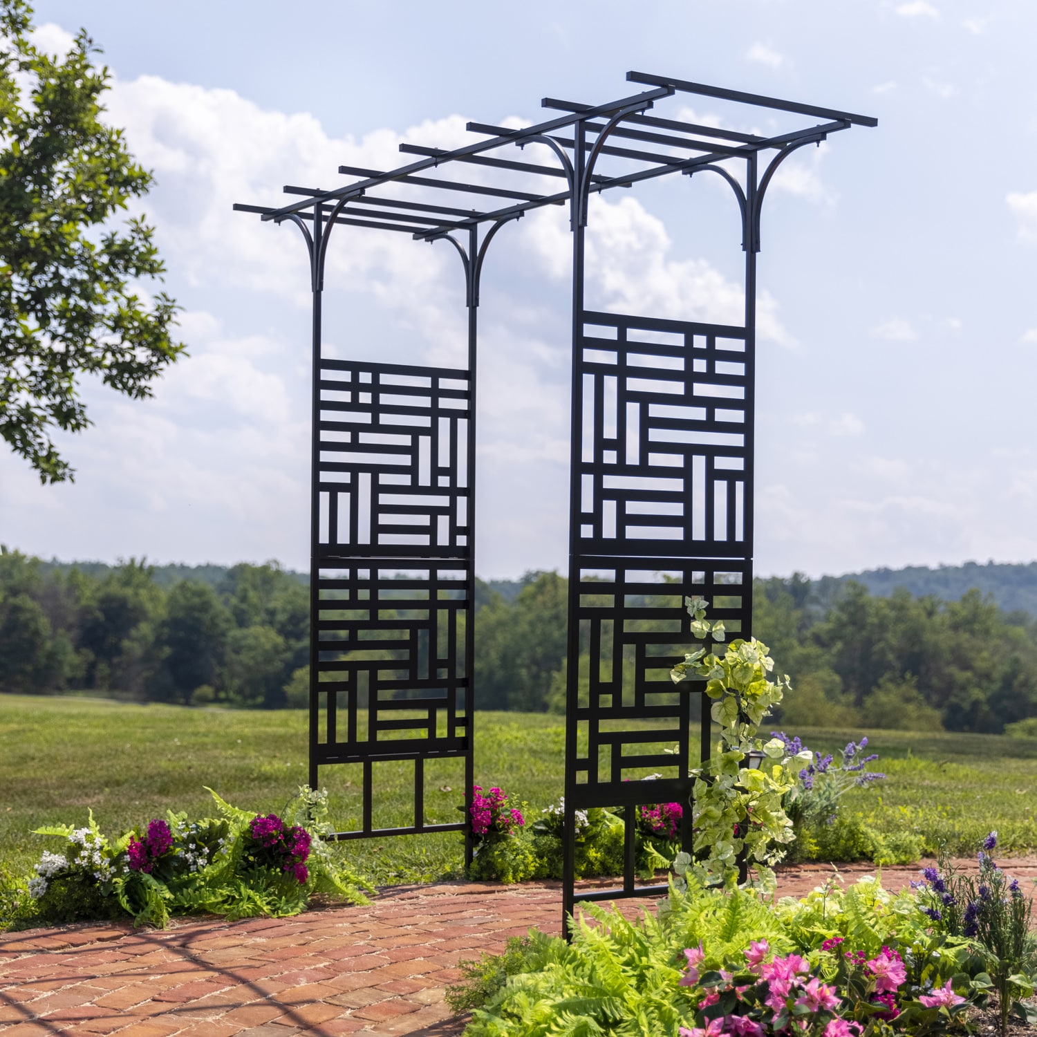 Evergreen 47M3784 4.43-ft W x 7-ft H Flat Black Steel Garden Arbor